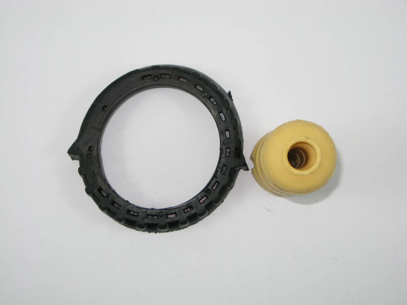 KIT BATENTE AMORTECEDOR/CALÇO MOLA SUSPENSÃO TRASEIRA PARA UM LADO TRASEIRO GM VECTRA 96/