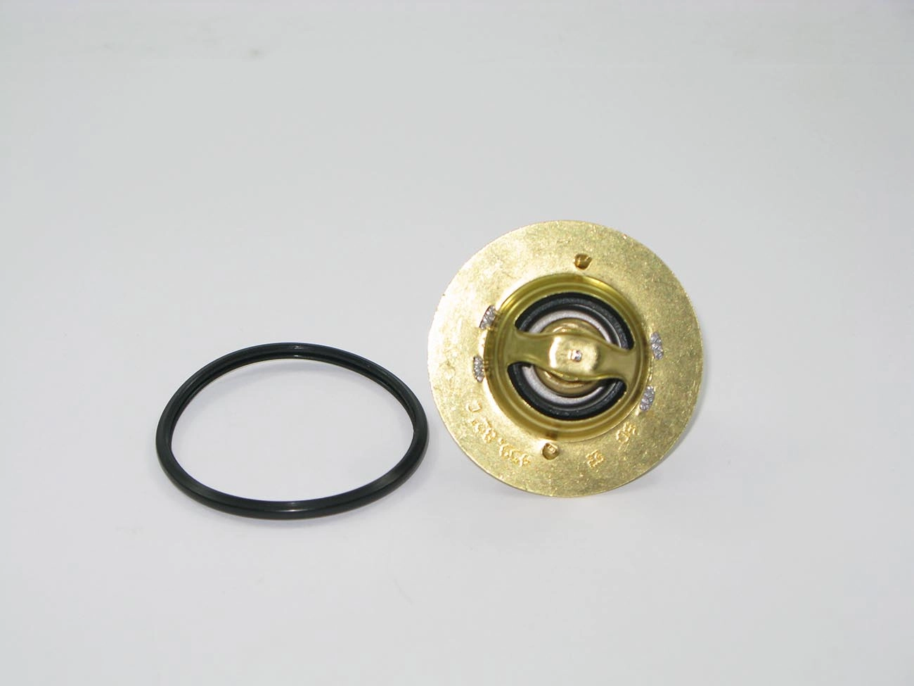 VALVULA TERMOSTATICA FORD F-250/350/4000 2005/ - CUMMINS 3.9