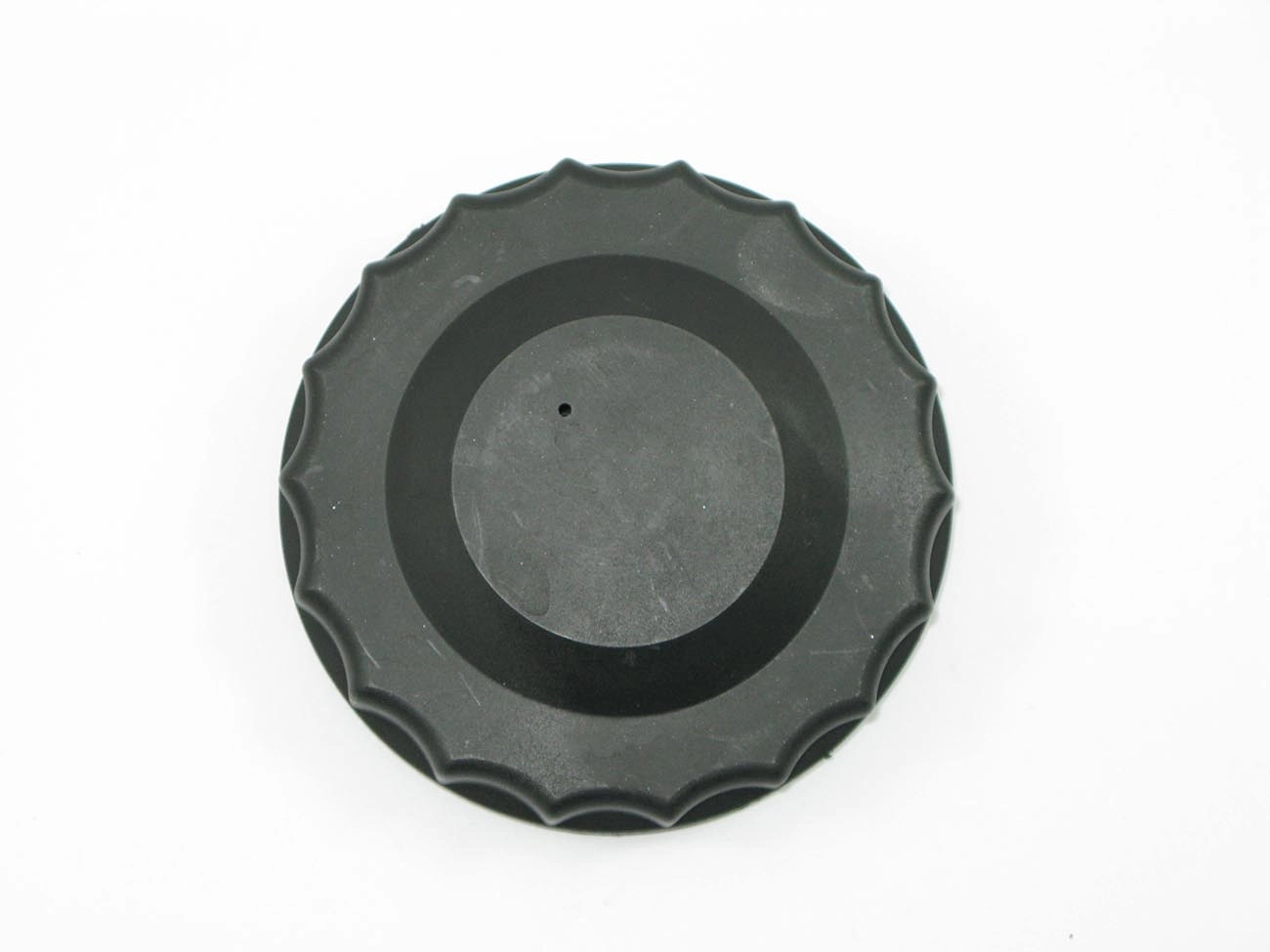 TAMPA TANQUE COMBUSTIVEL VW/MB CAMINHOES /89 - FORD CARGO - FNM - AGRALE - S/CHAVE