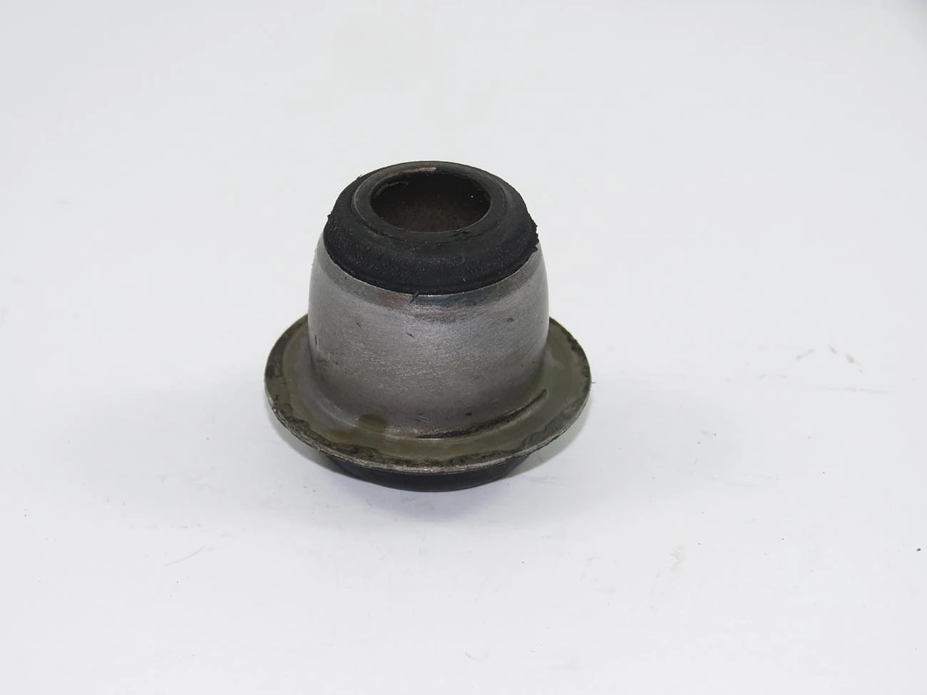 BUCHA TRASEIRA BANDEJA FIAT FIORINO PICK-UP/FUIRGAO 76/82 FIAT 147 76/82 - SUSPENSÃO TRASEIRA
