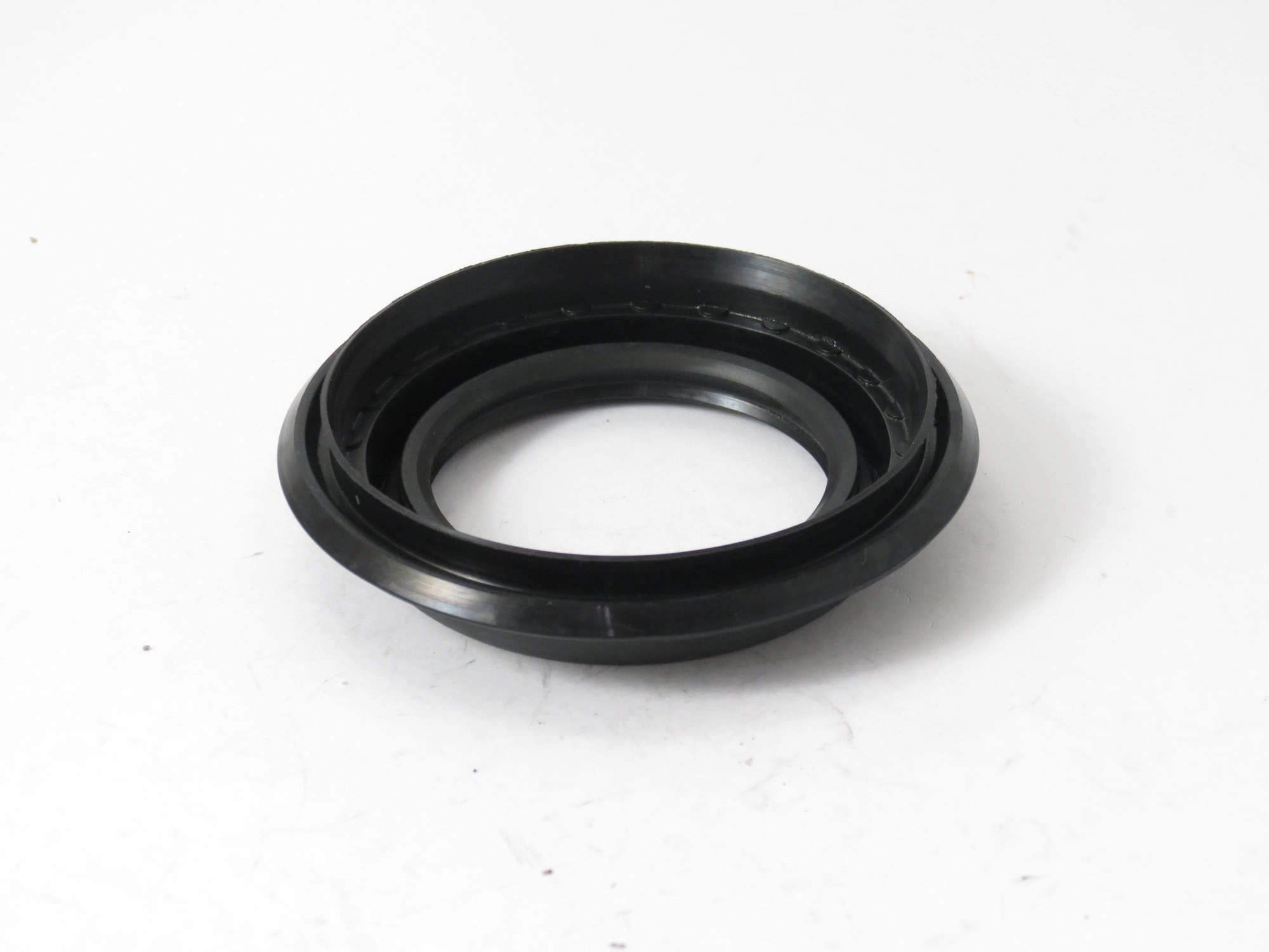 RETENTOR EXTERNO CUBO DE RODA DIANTEIRA GM NOVA S-10/BLAZER 12/ 4X2/4X4 - 53X69X88,20X11X18,90MM