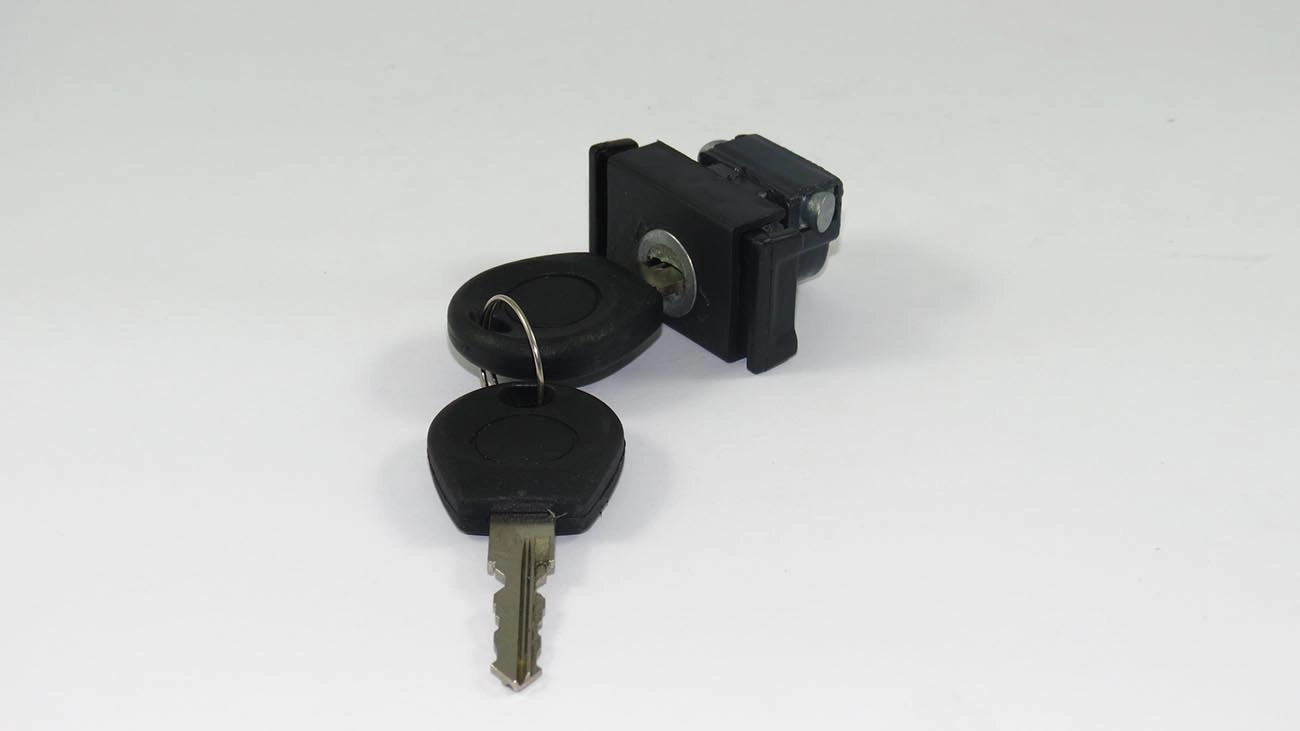 FECHADURA PORTA LUVAS VW GOL/VOYAGE/PARATI/SAVEIRO/SANTANA/CAMINHOES - C/CHAVE
