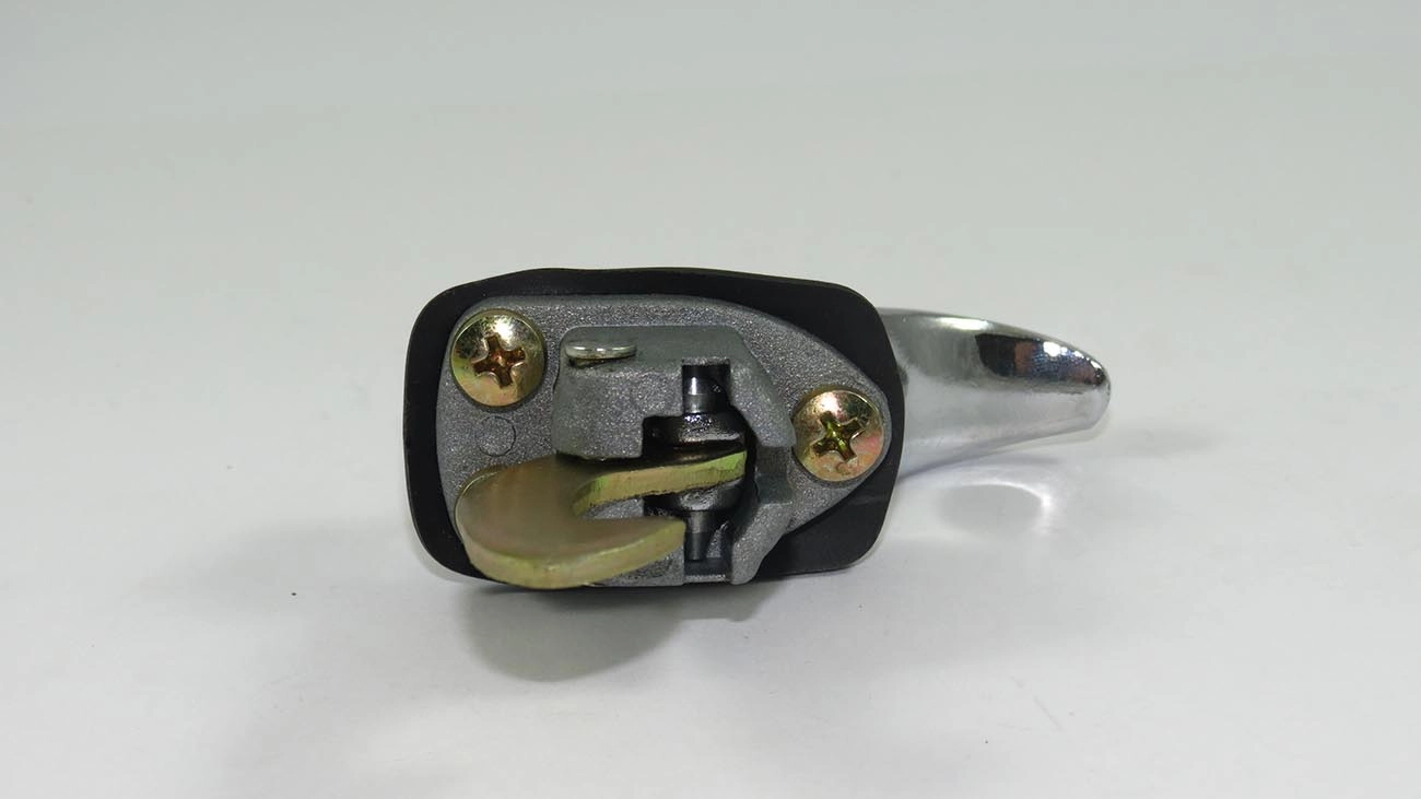 FECHADURA PORTA MALAS VW FUSCA 70/ TODOS - BOTAO TAMPA MOTOR C/CHAVE - CROMADO