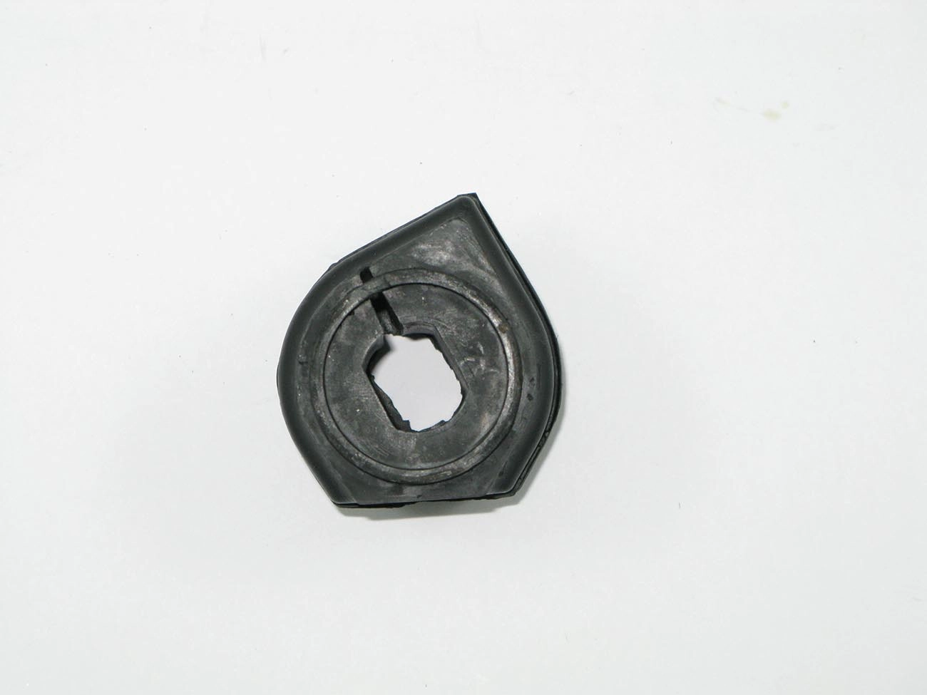 KIT BUCHA/BORRACHA BARRA ESTABILIZADORA FURO 18MM PARA UM LADO ESTABILIZADOR DIANTEIRO PEUGEOT 206 98/ 207 09/