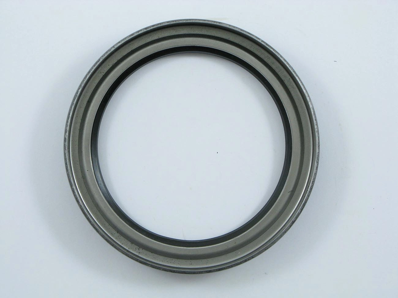 RETENTOR CUBO RODA DIANTEIRO 100,00X128,00X15,00X25,00MM DIANTEIRA FIAT/FNM/FORD F-600/7000/19000/22000 72/ 100X128X15X25MM