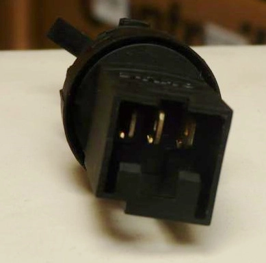 INTERRUPTOR LUZ FREIO FIAT PALIO/UNO/TIPO/MAREA/TEMPRA 3 TERMINAIS
