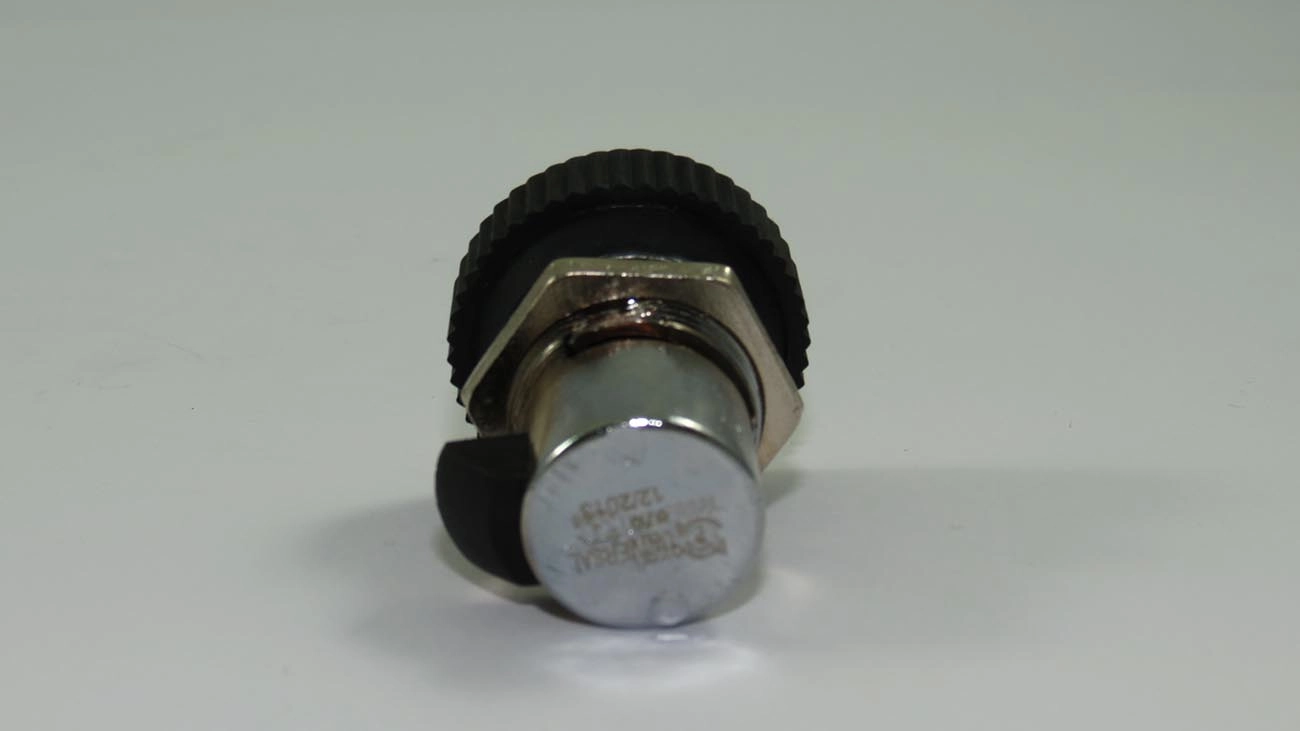 FECHADURA PORTA LUVAS MB CAMINHOES 81/88 - C/CHAVE