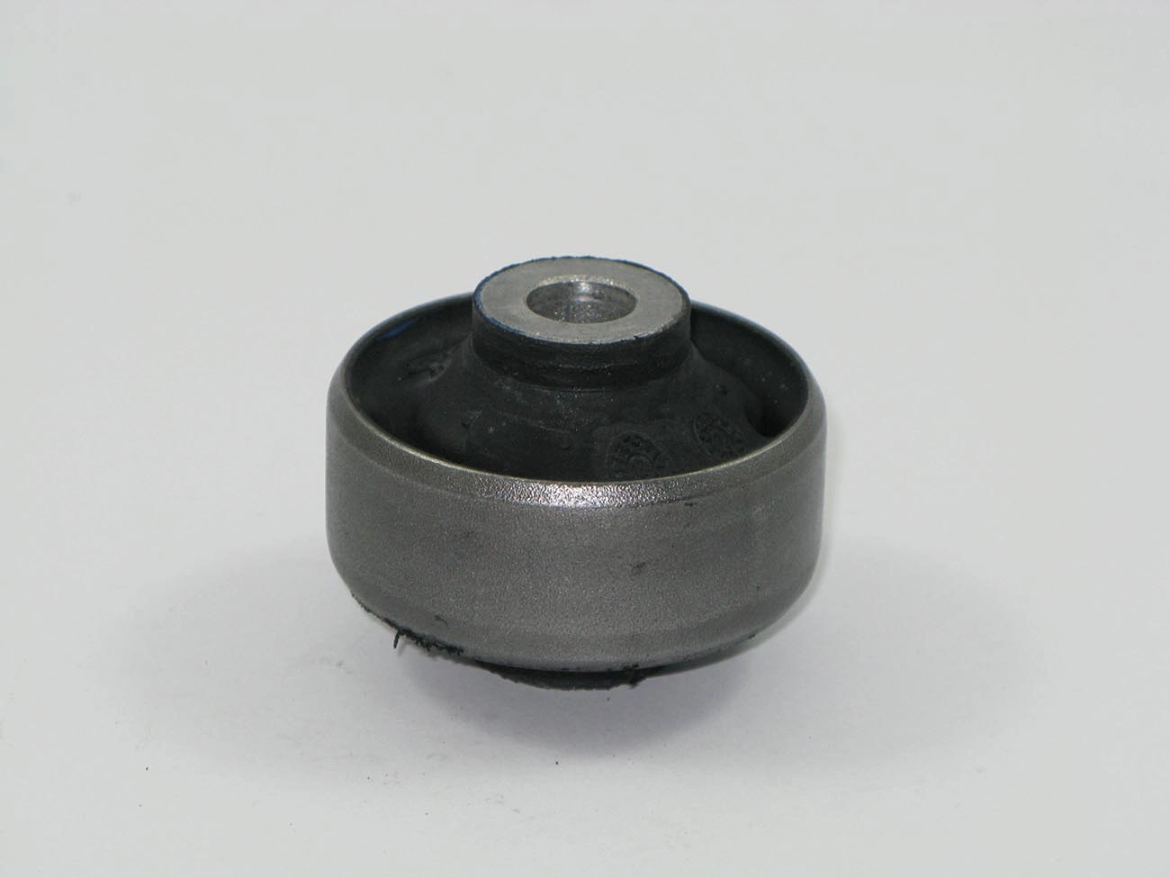 BUCHA TRASEIRA BANDEJA SUSPENSÃO DIANTEIRA GM CORSA SEDAN 02/12 NOVO 02/11