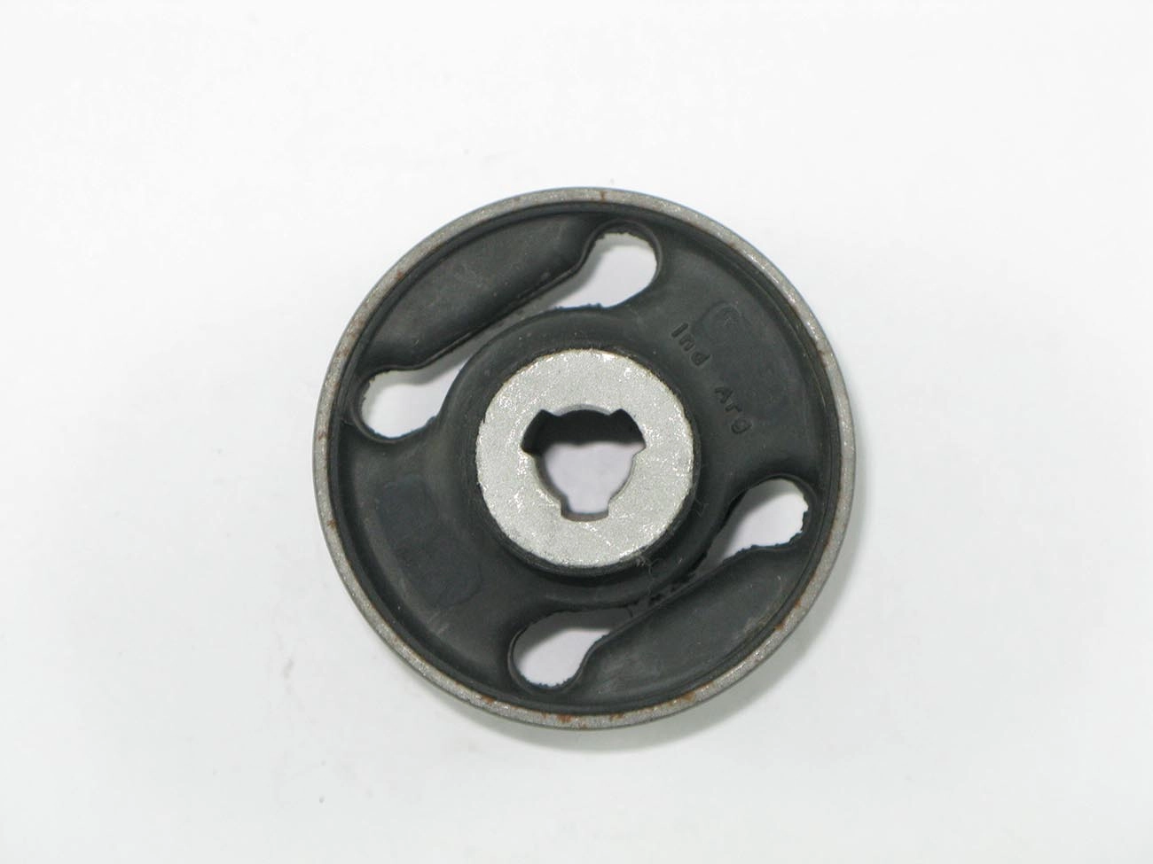 BUCHA BANDEJA DIANTEIRA MITSUBISHI COLT 95/97 - LANCER 95/ - SUSPENSÃO DIANTEIRA