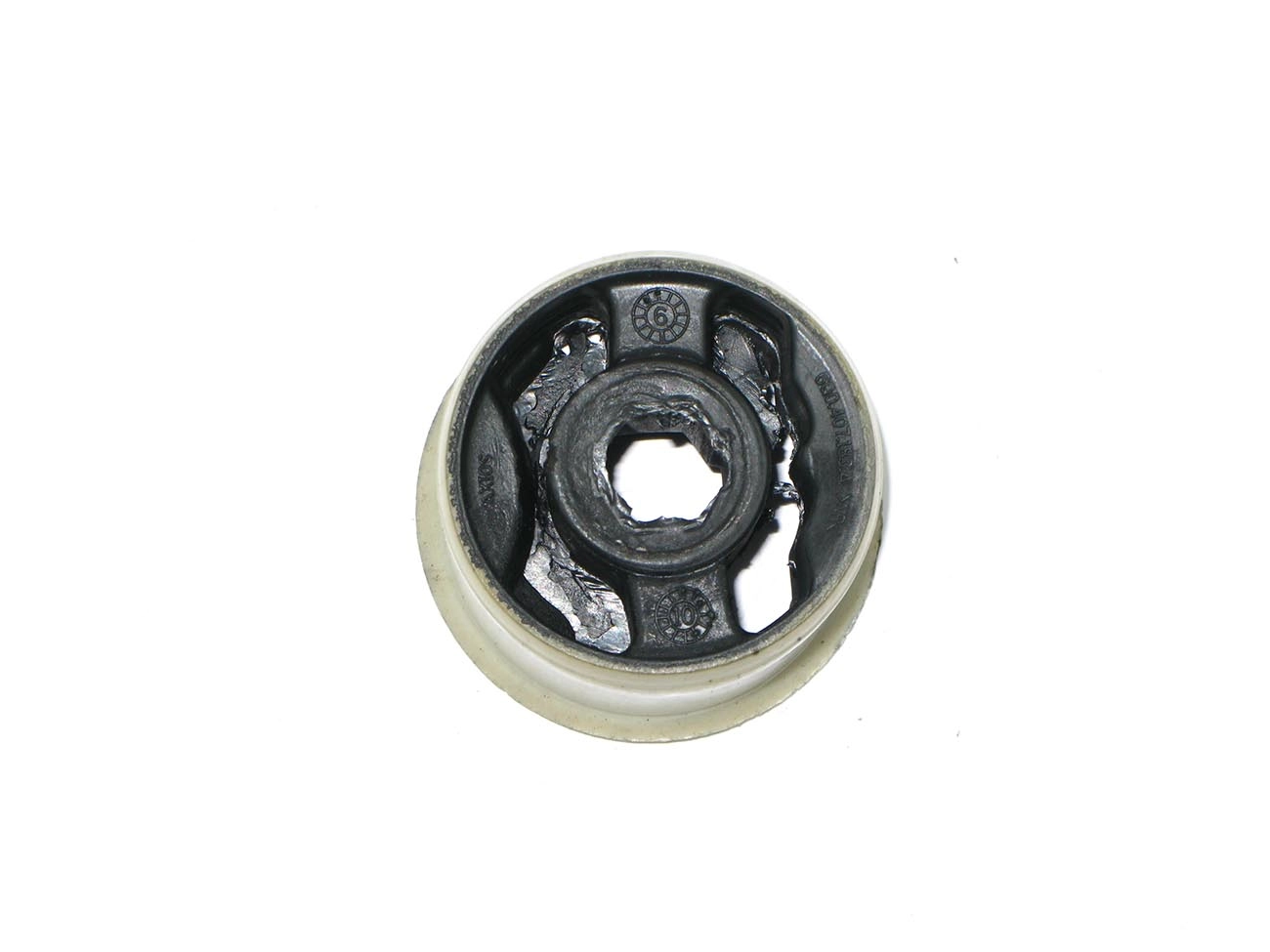 BUCHA TRASEIRA BANDEJA SUSPENSÃO DIANTEIRA VW FOX 03/ NOVO POLO 02/ TIGUAN 12/ JETTA 07/10