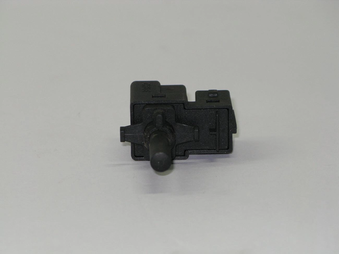 INTERRUPTOR FREIO EMBREAGEM FORD FIESTA/KA/COURIER/ECOSPORT/FOCUS