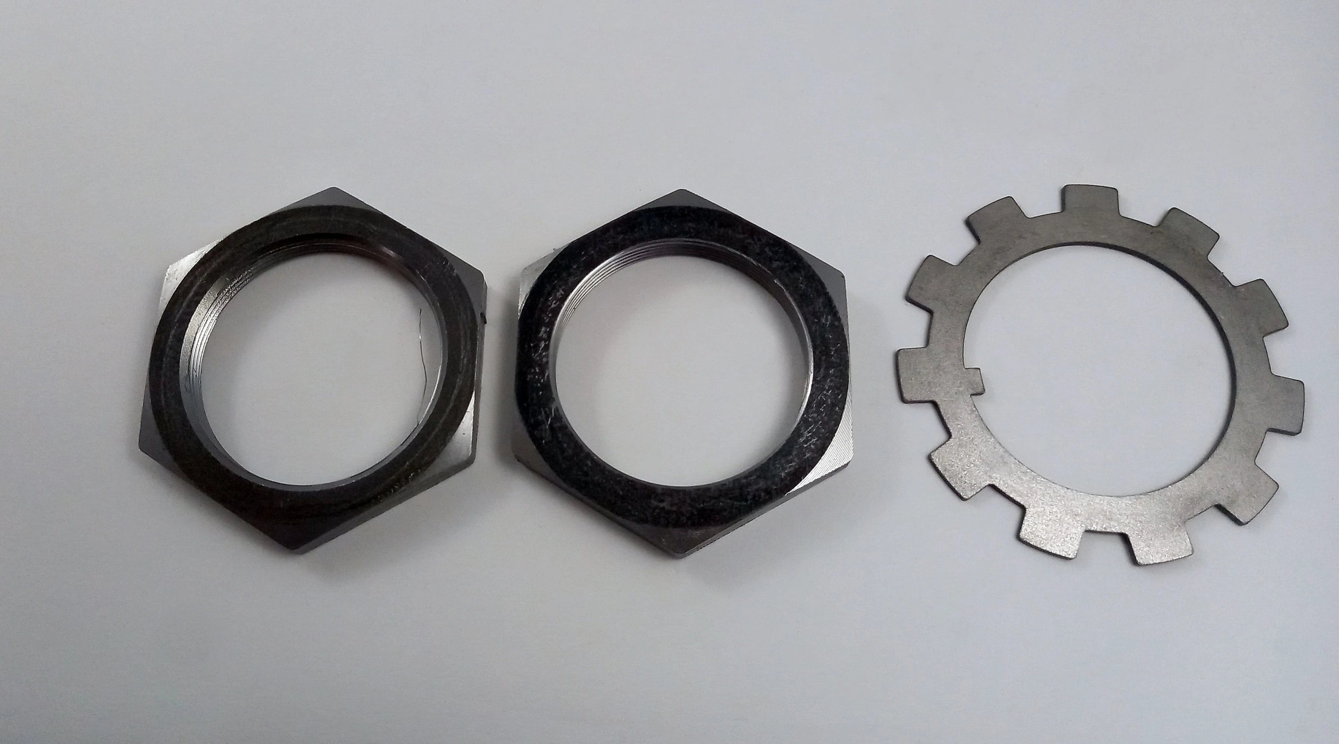 KIT TRAVA E PORCA DA CARCAÇA - FORD F-F250 98/ - F- F350 98/ - RODA TRASEIRA