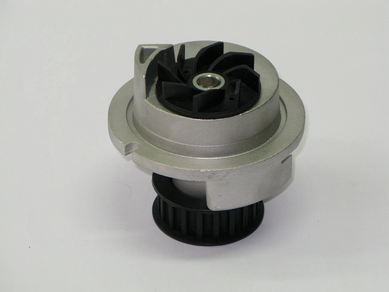 BOMBA ÁGUA LINHA LEVE GM NOVO CORSA 1.8/MERIVA 8V 02/ SPIN 12/18 ZAFIRA 01/