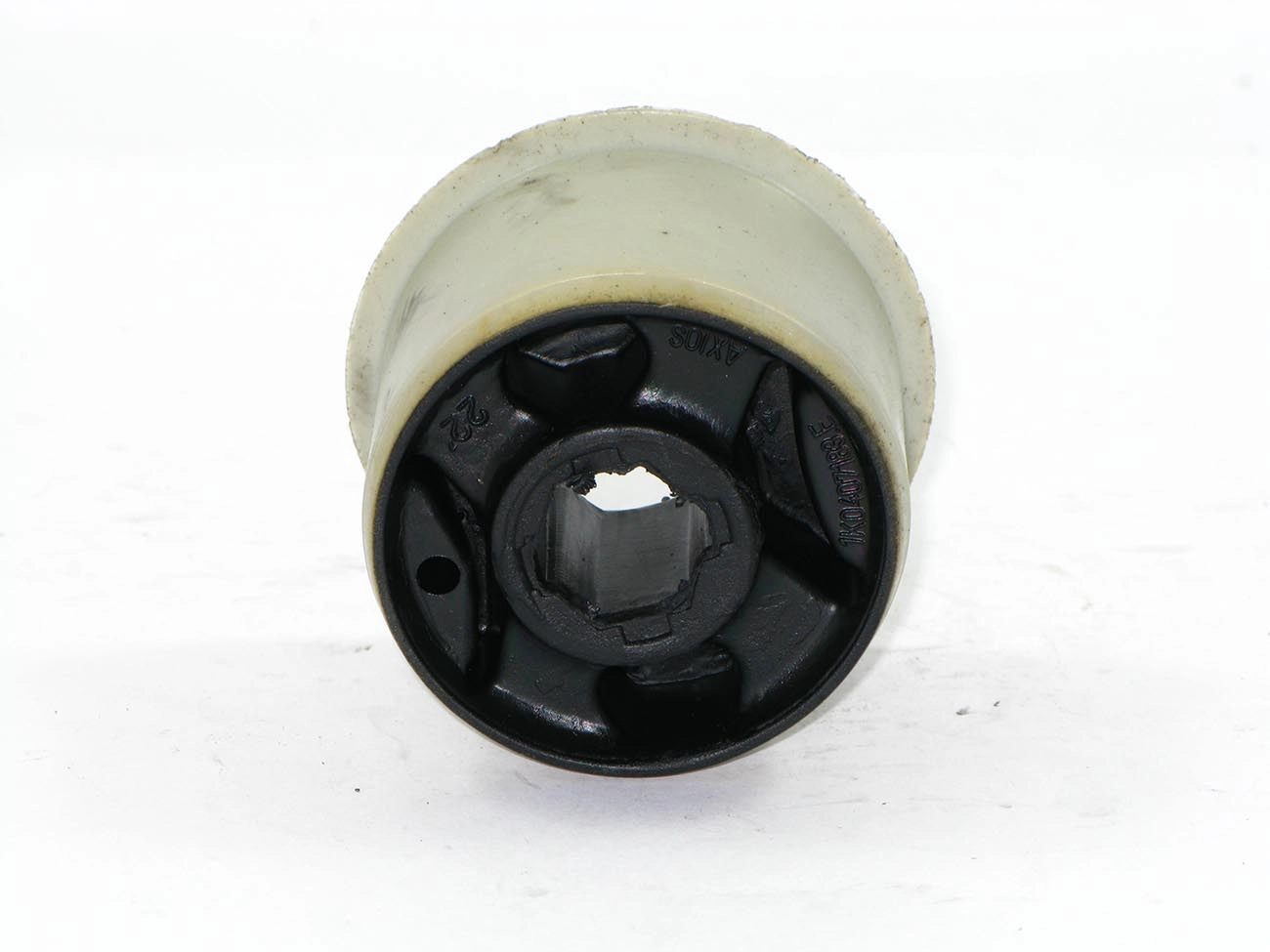 BUCHA TRASEIRA BANDEJA SUSPENSÃO DIANTEIRA VW CROSSFOX/FOX 05/14 JETTA 07/10 POLO 02/14 TIGUAN 09/17