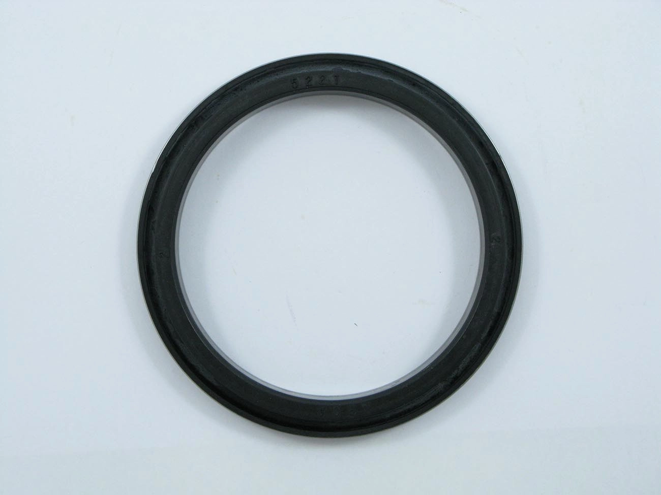 RETENTOR CUBO RODA DIANTEIRO LINHA AGRÍCOLA 85,70X107,95X7,90X14,60MM DIANTEIRA CBT 1020/1090/1095
