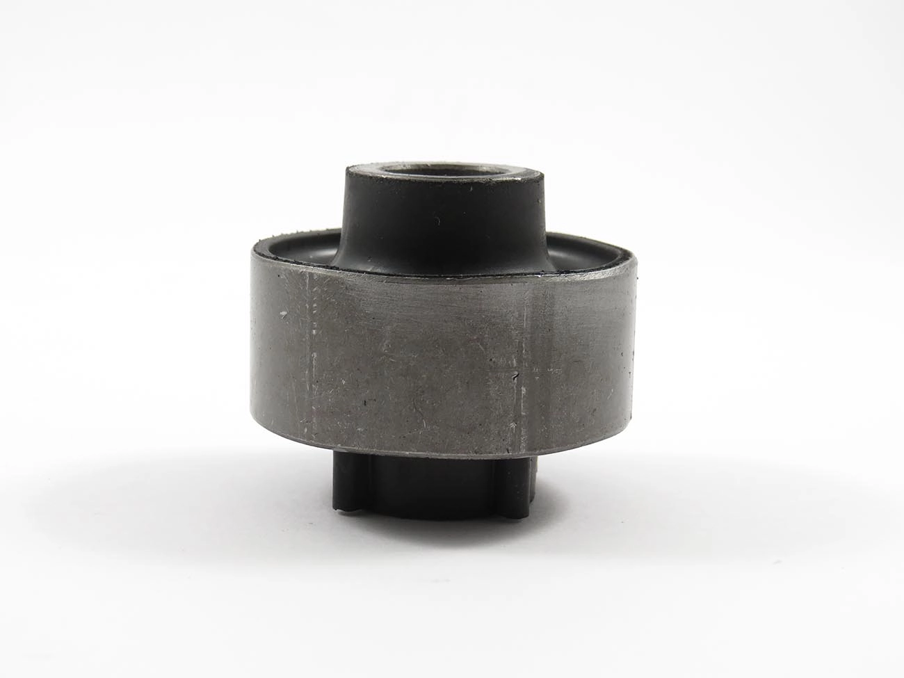 BUCHA TRASEIRA DA BANDEJA CITROEN NOVO C3/C4 12/ - AIRCROSS 11/ - PEUGEOT 2008 15/ 208 08/