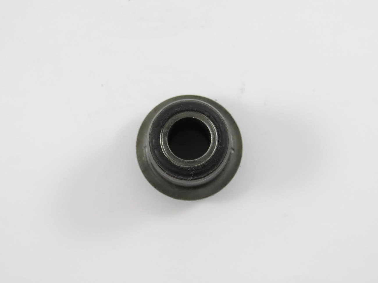 BUCHA TRASEIRA BANDEJA LADO EIXO FIAT UNO/PREMIO/ELBA /88 1.5R - UNO CSL 91/93 - SUSPENSÃO TRASEIRA