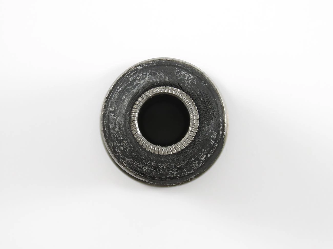 BUCHA DA BANDEJA INFERIOR MITSUBISHI L-200 2003/2007 - SUSPENSAO DIANTEIRA BUCHA MAIOR