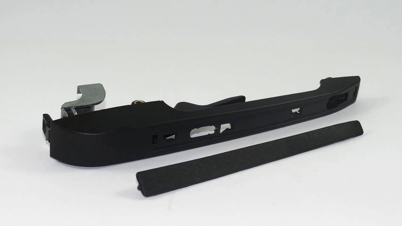 MAÇANETA EXTERNA PORTA TRASEIRA LADO ESQUERDA(O) VW GOL/QUANTUM/SANTANA/VOYAGE 84/ PRETO METAL
