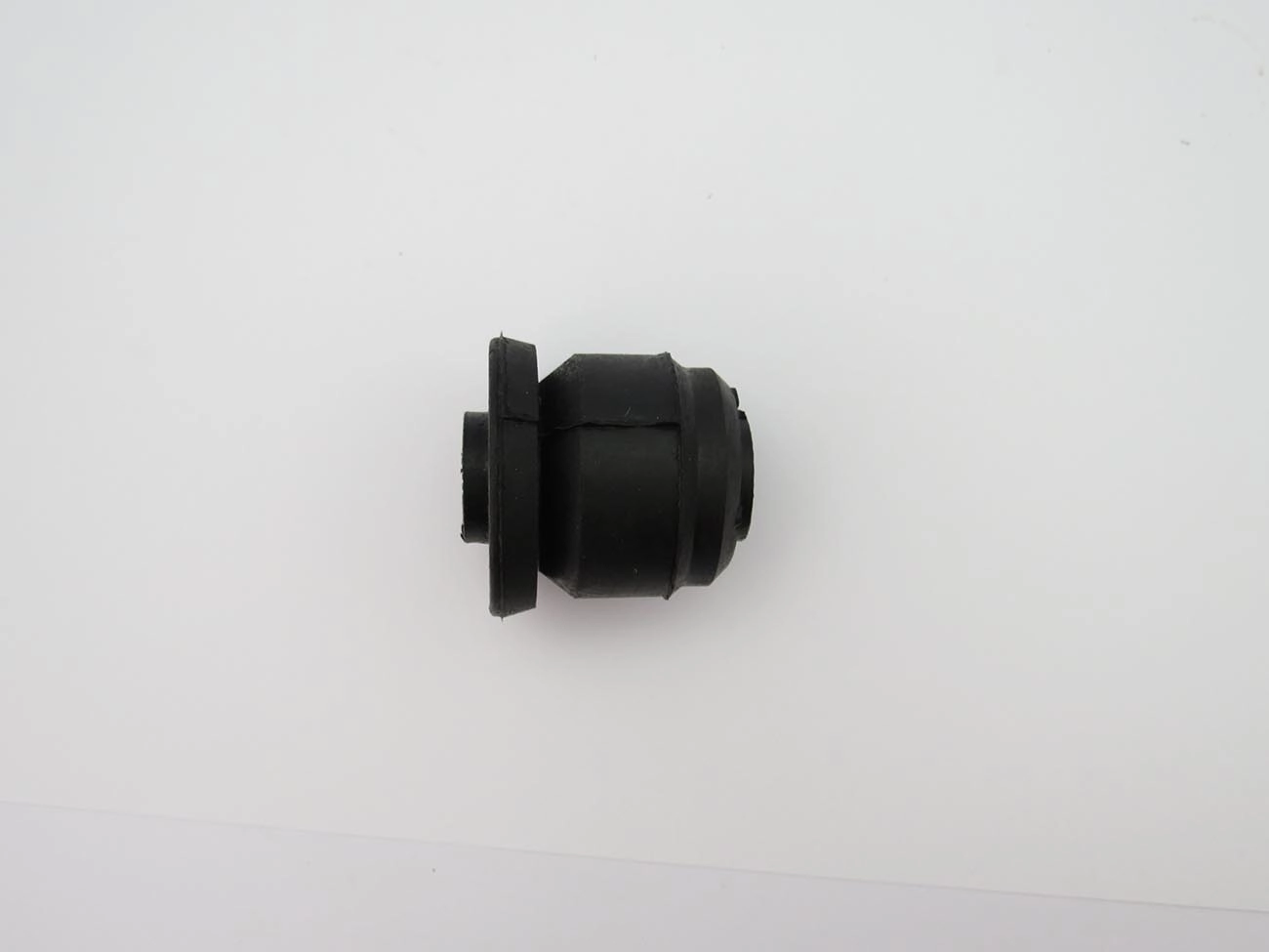 BUCHA DA BANDEJA SUPERIOR MITSUBISHI L-200 92/2002 - 4X4 - SUSPENSAO DIANTEIRA