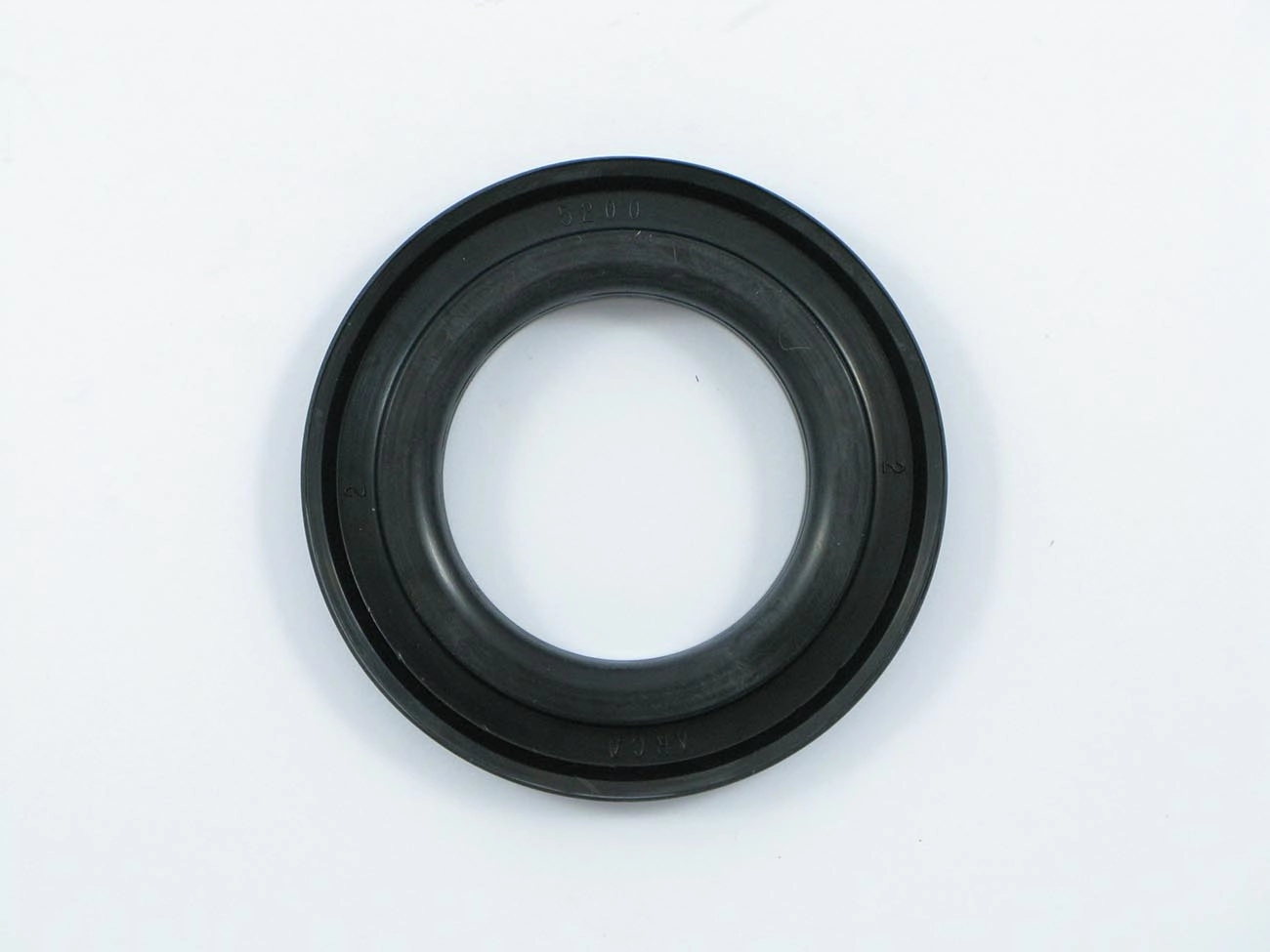 RETENTOR LINNHA AGRÍCOLA CUBO RODA DIANTEIRO 39,70X68,15X11MM DIANTEIRA MF 50/250 ATE SERIE 9500