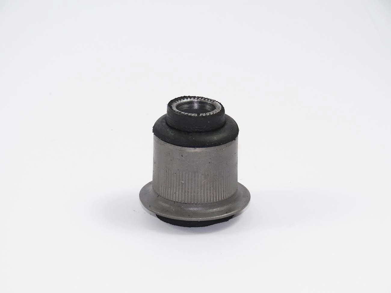 BUCHA TRASEIRA BANDEJA SUPERIOR GM OPALA 69/92 - CARAVAN 74/92 - SUSPENSÃO DIANTEIRA