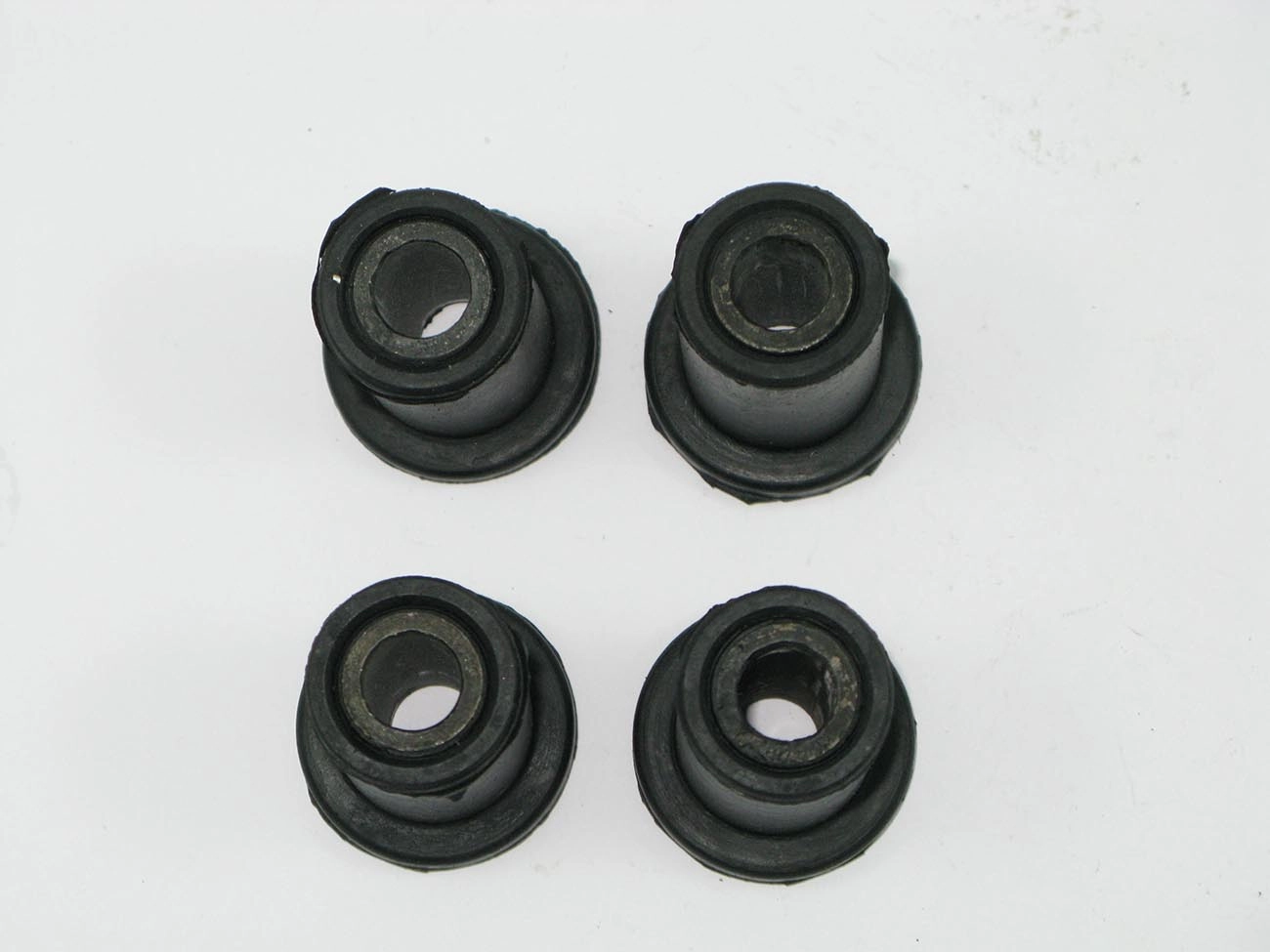 KIT BUCHAS JUMELO MOLA TRASEIRA FORD COURIER 1998/2013 4 PECAS