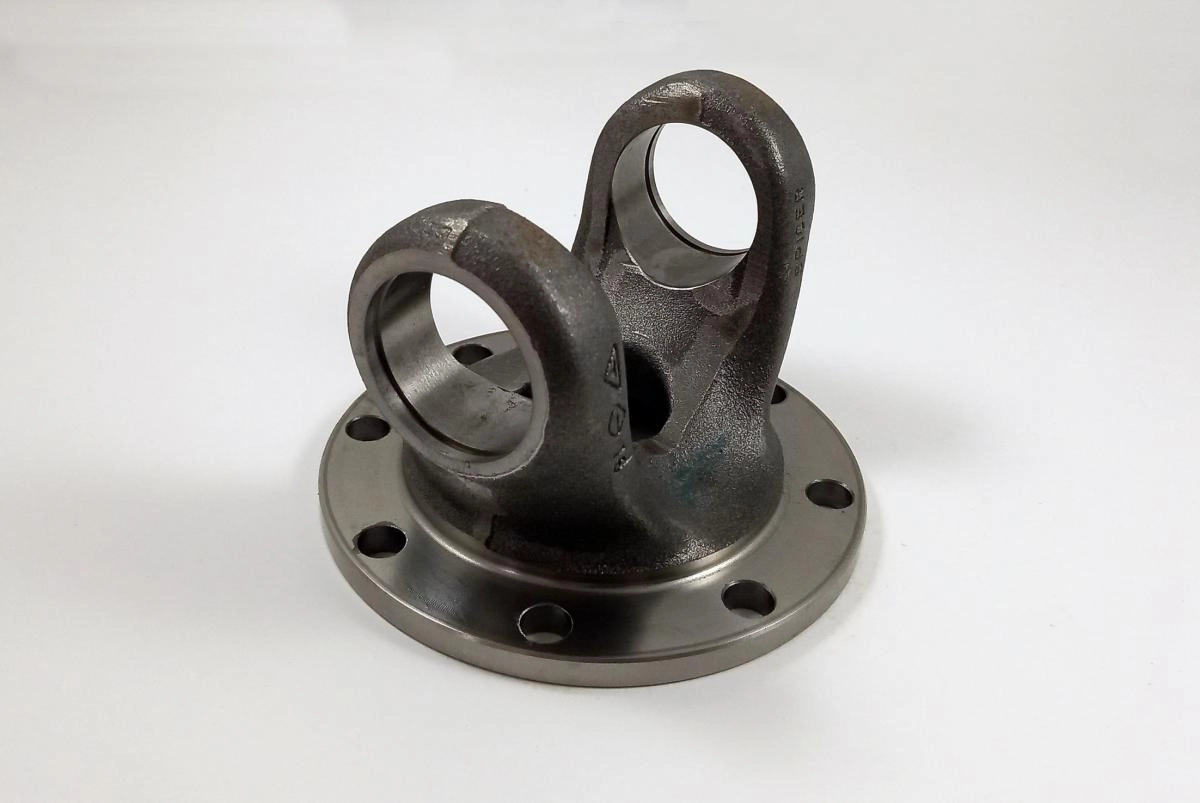 FLANGE DO CARDAN COM ORELHAS 8 FUROS MB 1519/1520/2219/2220 - PARA CRUZETA 5-12100XS/NUJ12100