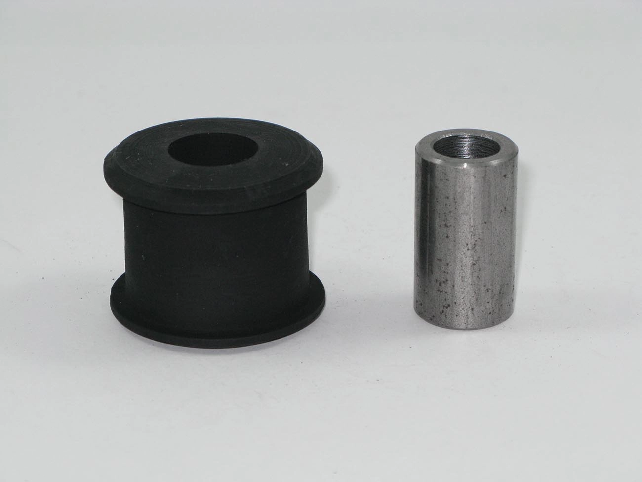 BUCHA AMORTECEDOR DIANTEIRA INFERIOR COM TUBO - TOYOTA HILUX 2000/