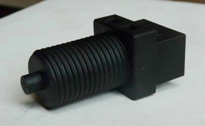 INTERRUPTOR DE  FREIO - RENAULT TODOS - C/CAMBIO MECANICO