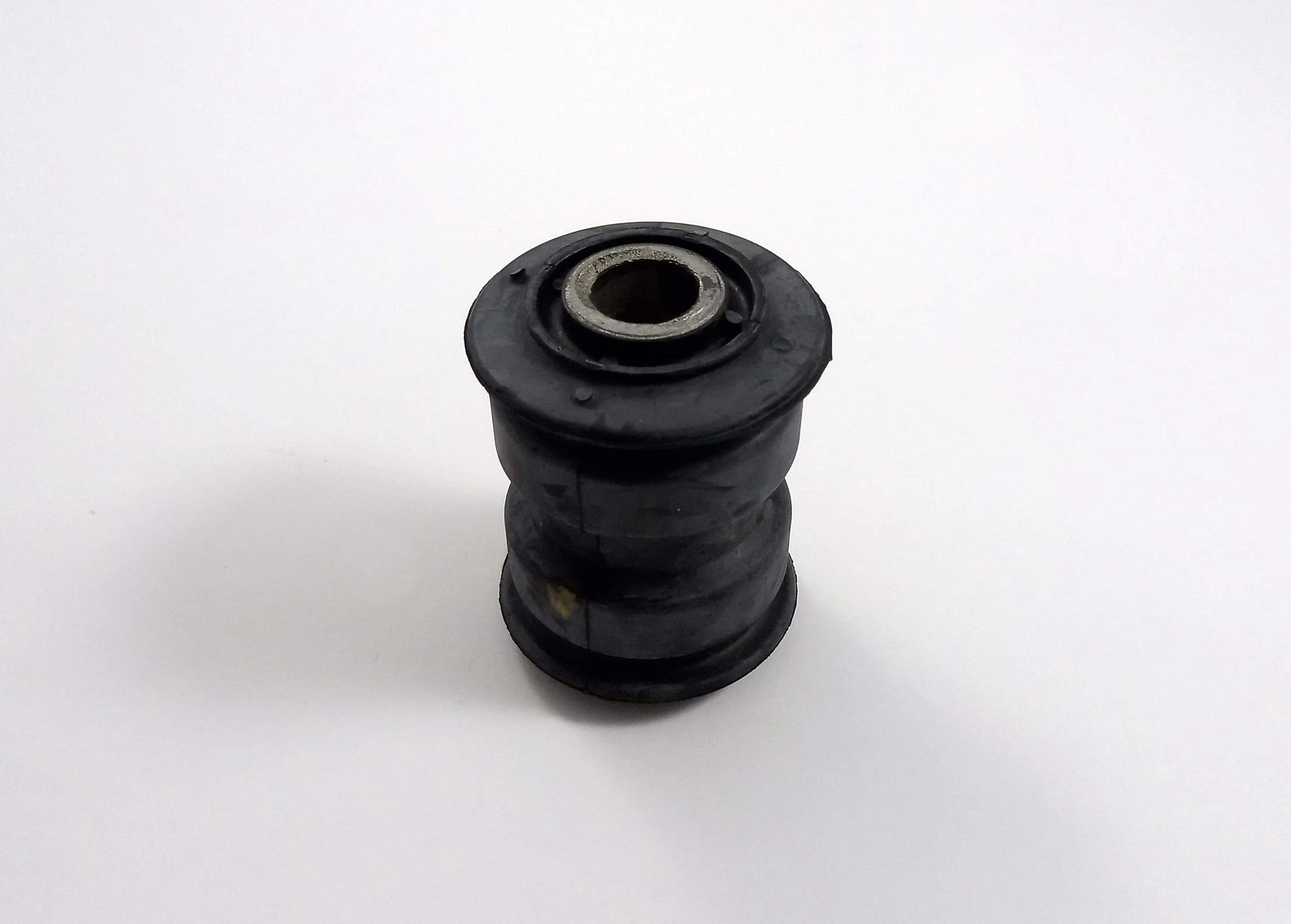 BUCHA DIANTEIRA FEIXE MOLAS TRASEIRO FIAT FIORINO 1994/ STRADA 1999/