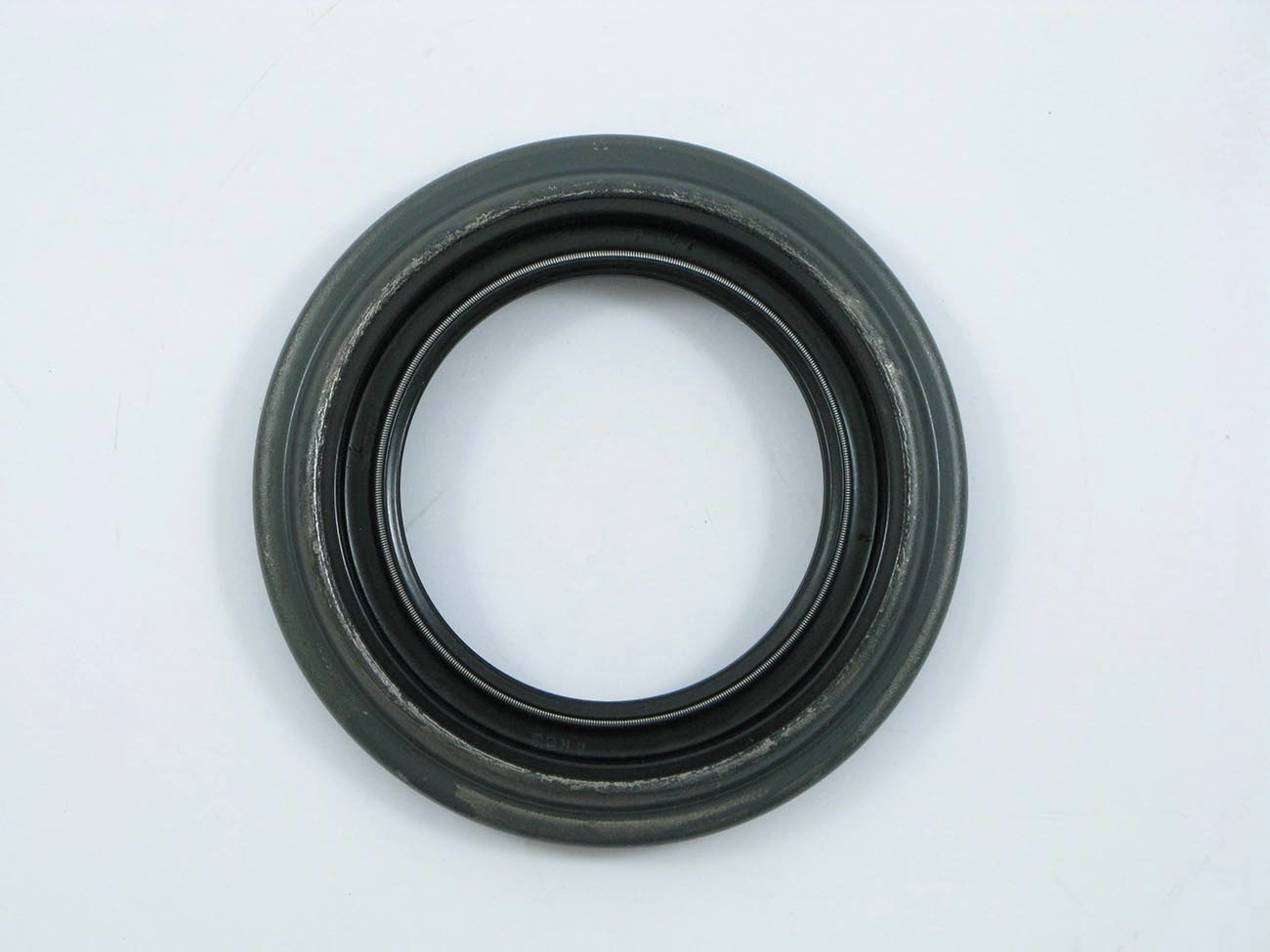 RETENTOR PINHÃO DIFERENCIAL ALBARUS 63,00X102,60X6,70X15,00MM FORD CARGO 814/815 F-4000 99/ VW 7.100/8.100/8.140/8.150 63,50X102,6