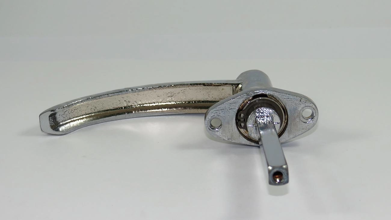 MACANETA EXTERNA TOYOTA BANDEIRANTE /82 - TRASEIRA CROMADA