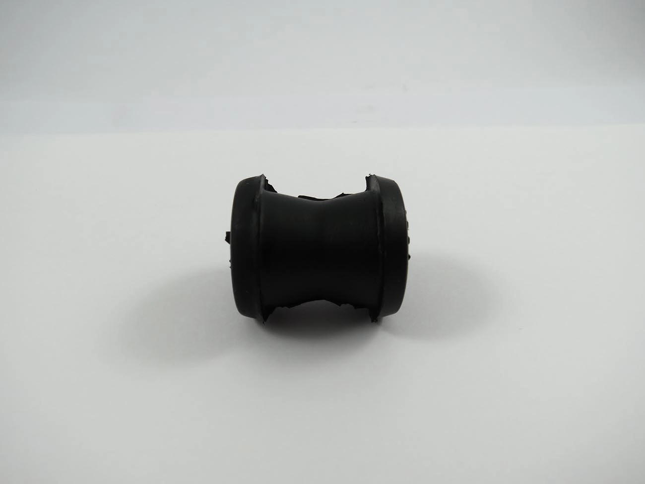 BUCHA BRACO OSCILANTE FIAT 147/FIORINO PICK-UP/FURGAO 1976/1988 PREMIO 1985 UNO 1984/1985 DIANTEIRA