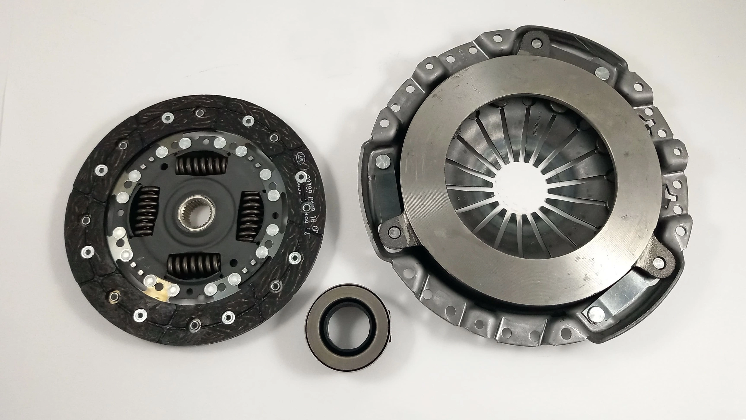 KIT DE EMBREAGEM - FORD ESCORT 1.0/1.6 02.94/ - VW LOGUS 1.6 93/ - 200MM