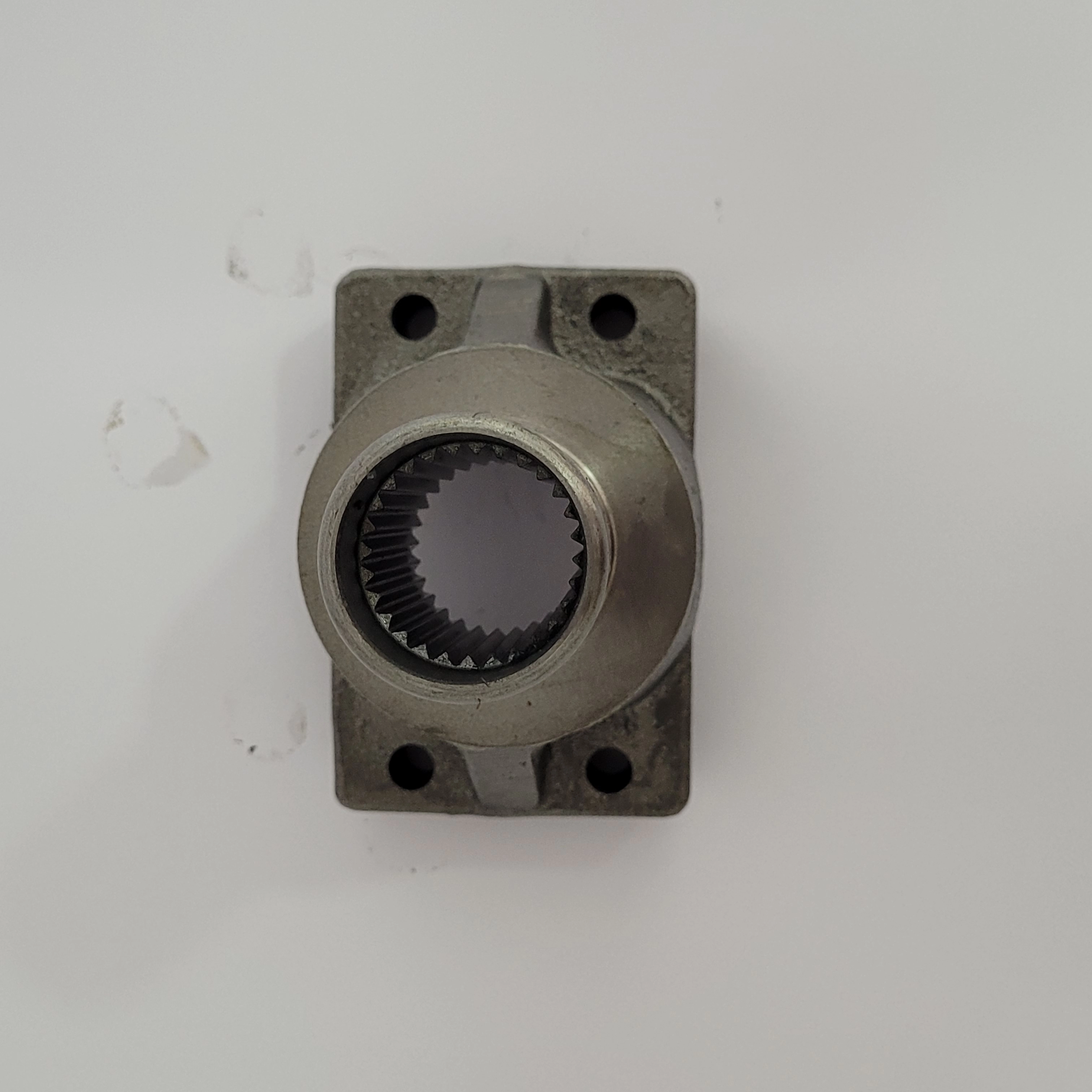 GARFO/TERMINAL DO CÂMBIO ENTALHADO FORD F350/F4000 72/81 F1000/F4000 90/ AGRALE 1600/1800  28 DENTES