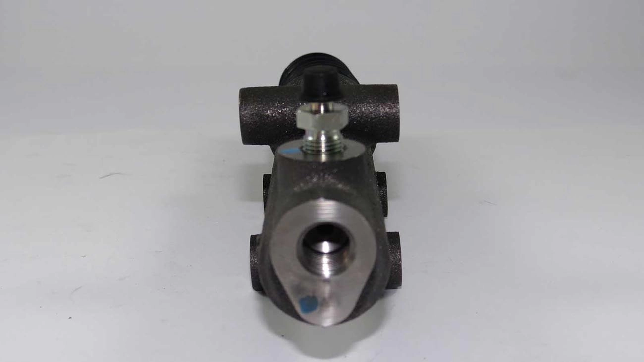 CILINDRO AUXILIAR/ESCRAVO EMBREAGEM FIXAÇÃO SEM ROSCA VW 7.100/8.100/8.140 /00 12140H 89/98 FORD CARGO