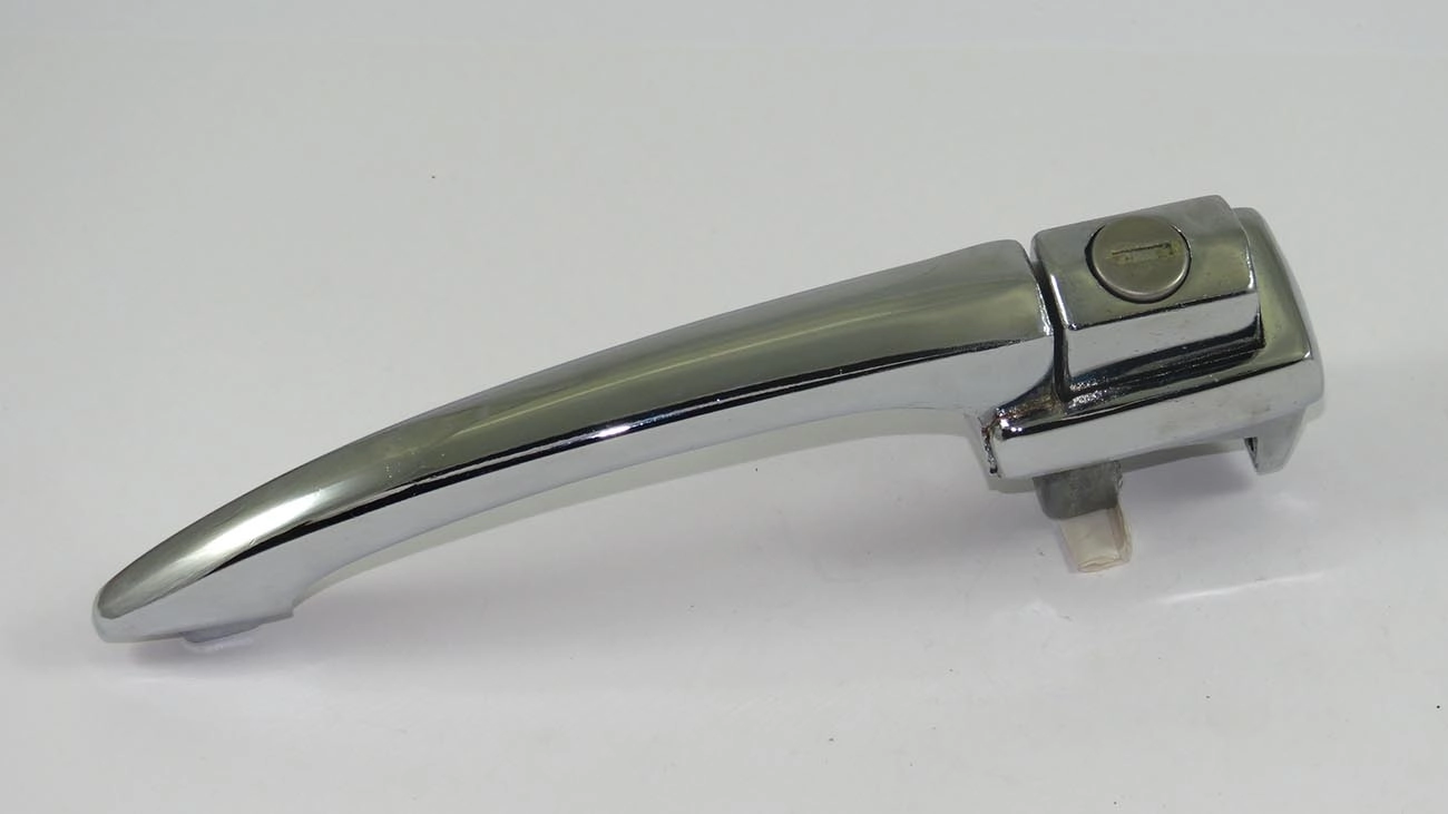 MACANETA EXTERNA PORTA ESQUERDA VW FUSCA /77 - CROMADA COM CHAVE