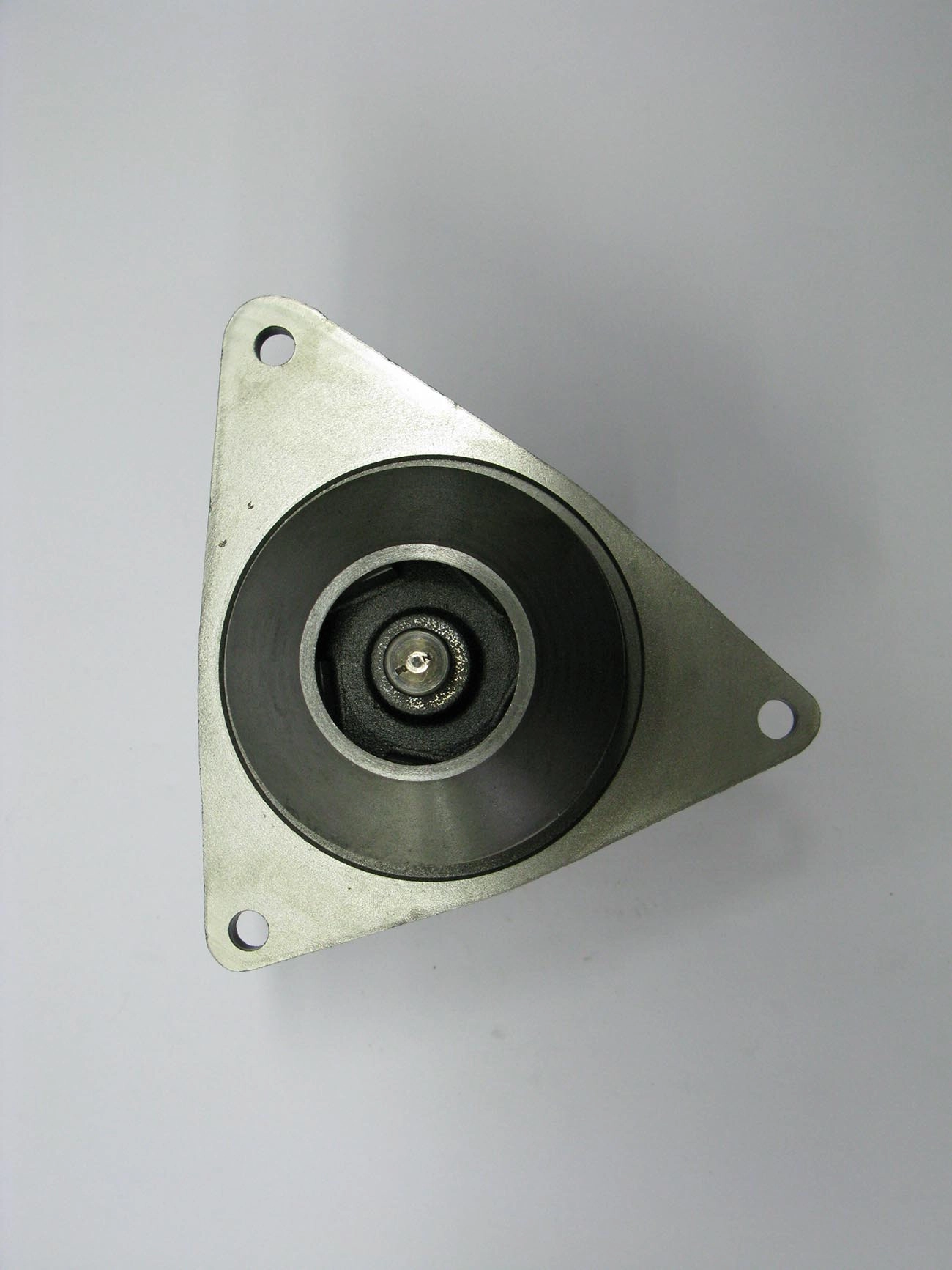 BOMBA DA ÁGUA VW 14-210 ATÉ 4-300 - FORD CARGO 1422 ATÉ 5031 - TODOS MOTOR CUMMINS BOMBA 3 FUROS