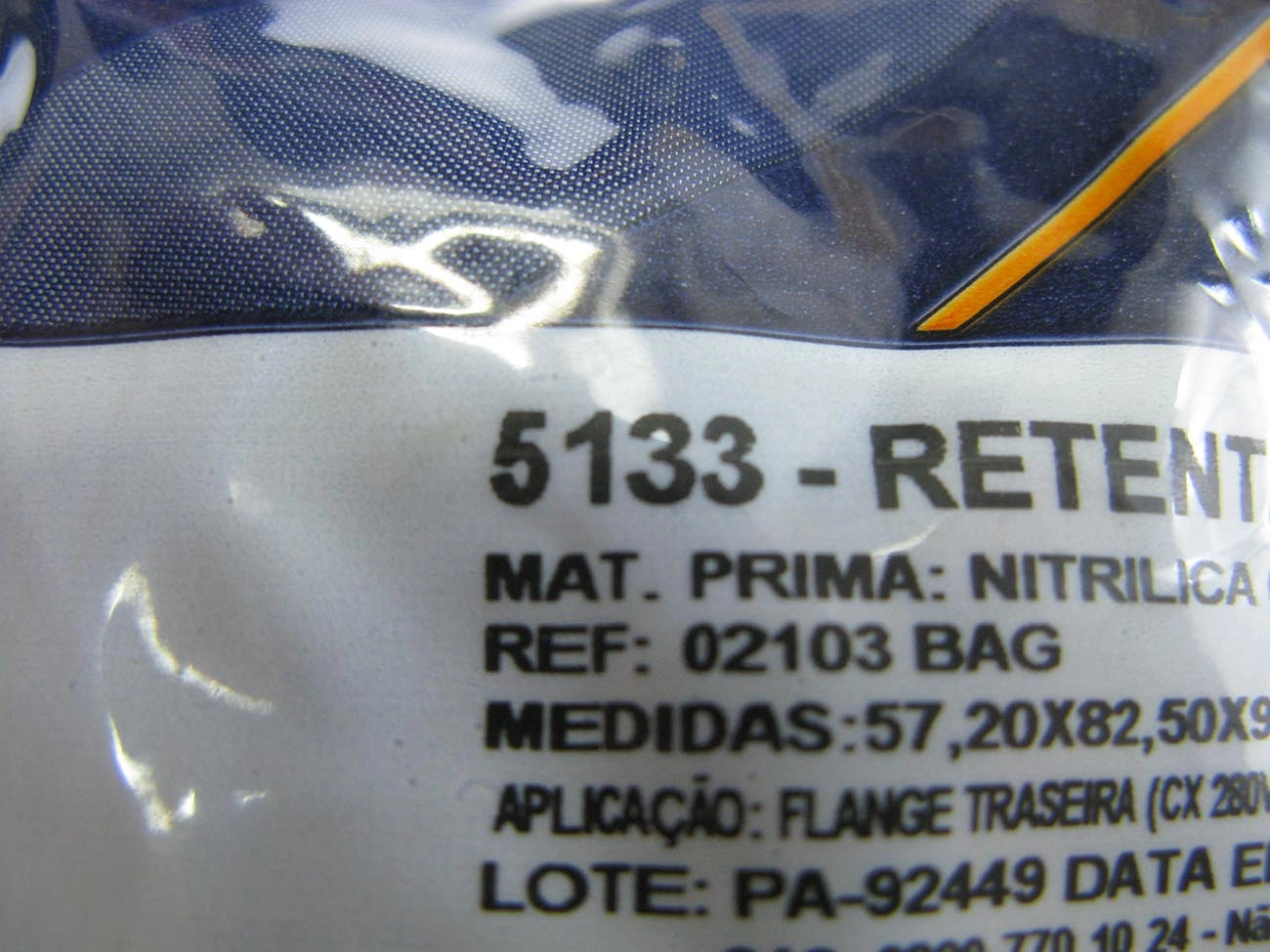 RETENTOR EIXO ENTALHADO/SAÍDA CAIXA CÂMBIO FLANGE TRASEIRO 57,20X82,50X9,50X11,50MM VW 6.80/6.90/7.90/7.110 1981/