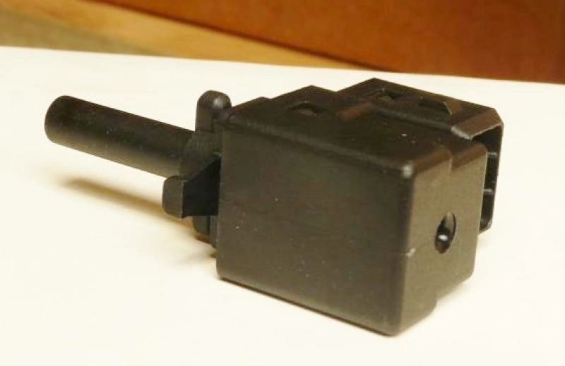 INTERRUPTOR FREIO EMBREAGEM FORD FIESTA/KA/COURIER/ECOSPORT/FOCUS