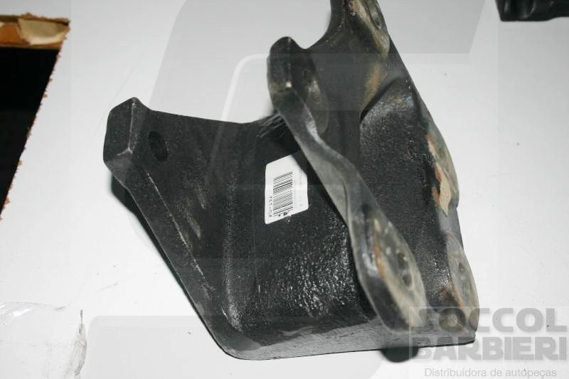 SUPORTE MOLA FORD CARGO 90/ - VW 14.220/16.220/24.220 - TRASEIRO - PARTE TRAS. ESQ.