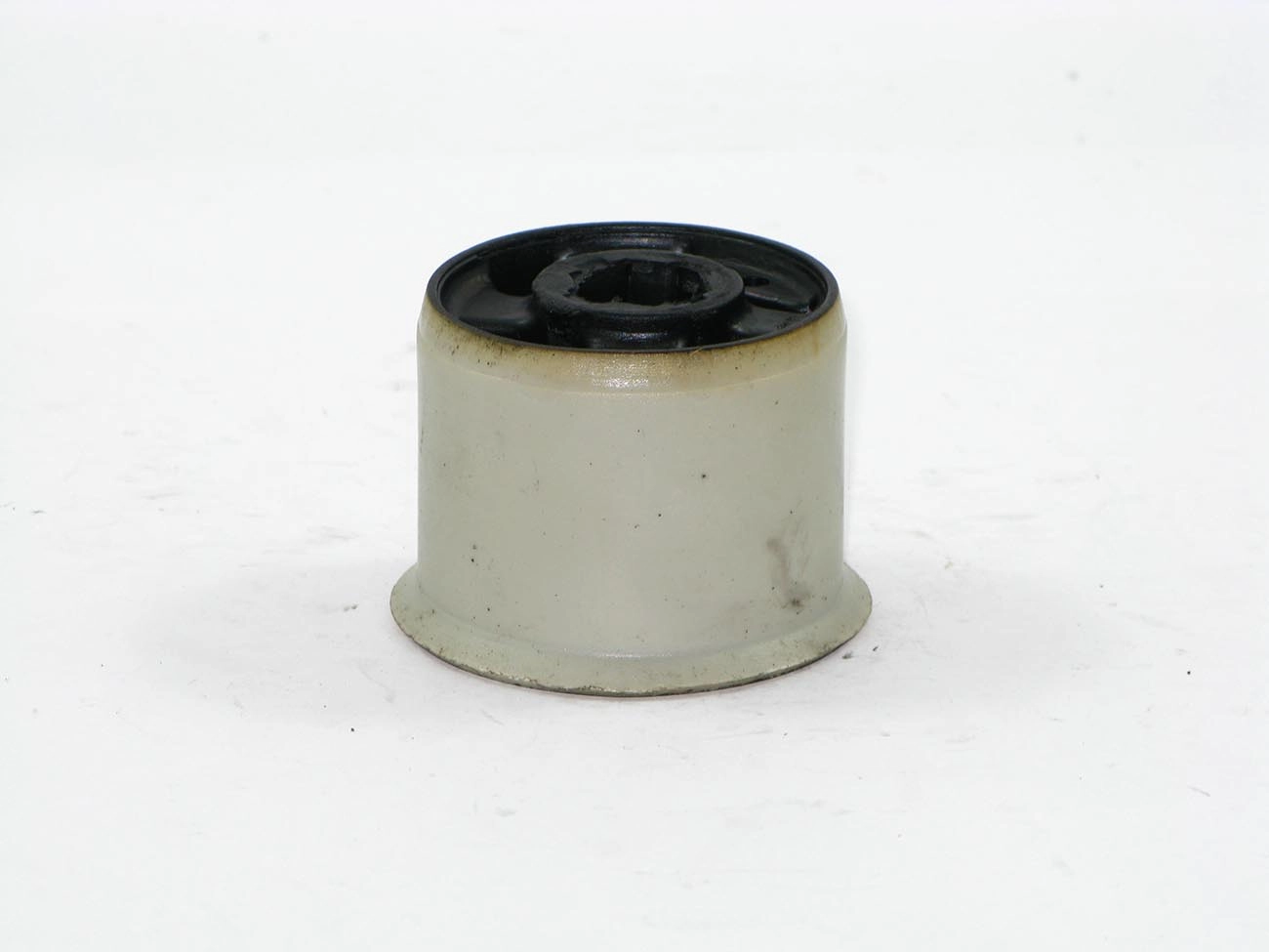 BUCHA TRASEIRA BANDEJA SUSPENSÃO DIANTEIRA VW CROSSFOX/FOX 05/14 JETTA 07/10 POLO 02/14 TIGUAN 09/17
