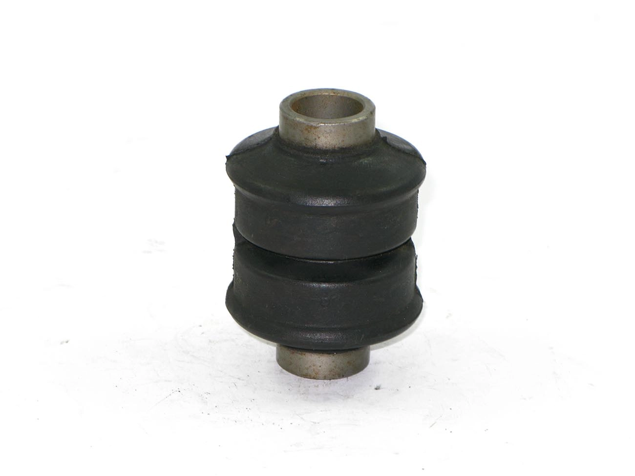 BUCHA AMORTECEDOR DIANTEIRO FORD F-11000/F-14000 - TUCHO CURTO