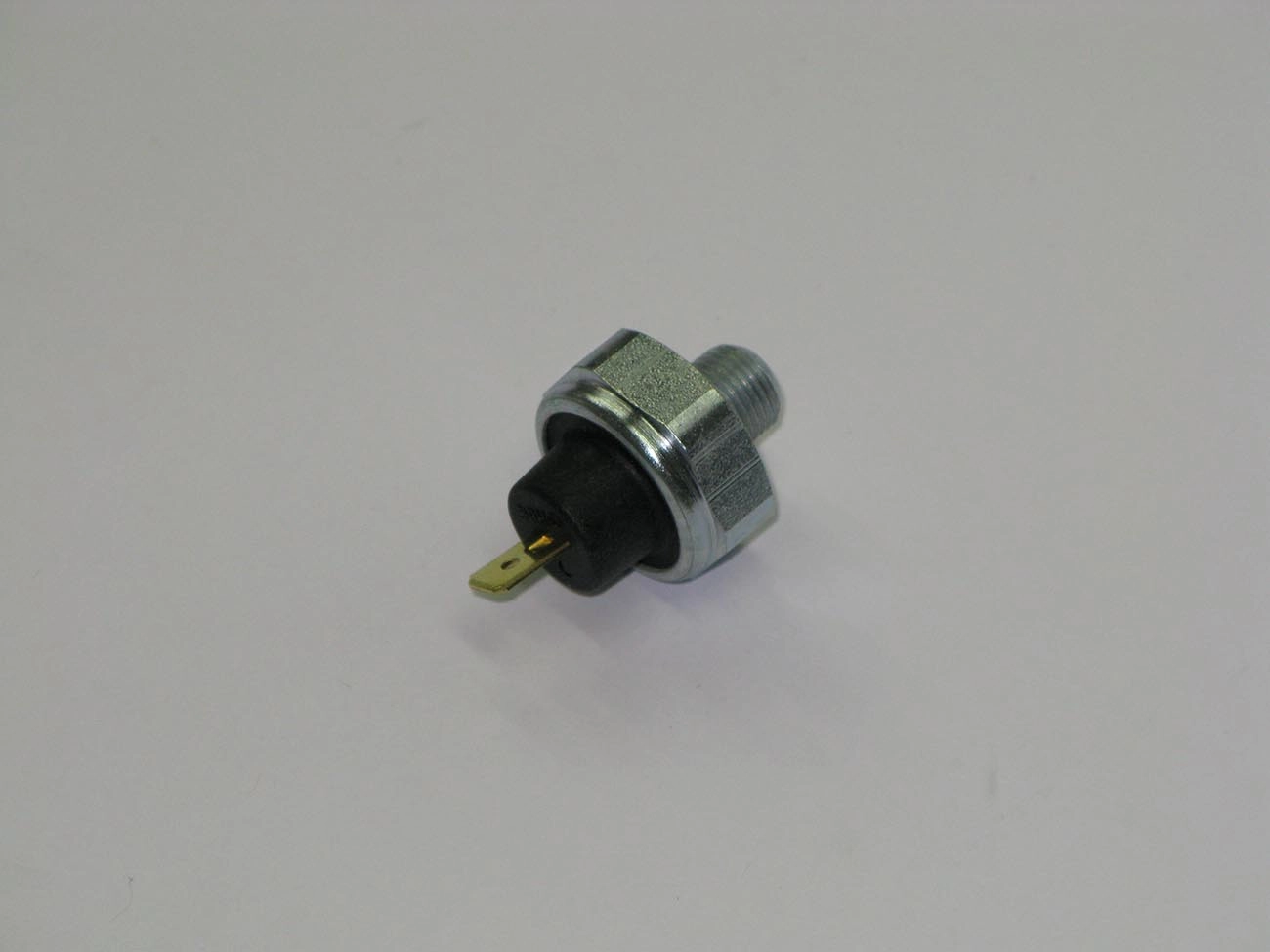 INTERRUPTOR DE OLEO WILLYS F-75/JEEP/RURAL/AERO - 6 CIL