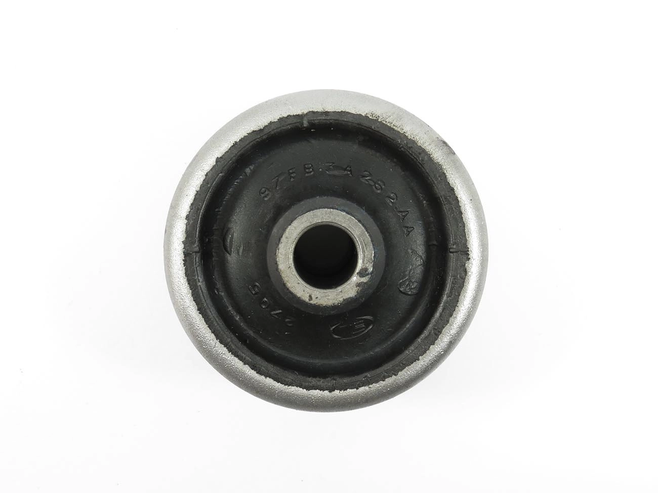 BUCHA TRASEIRA BANDEJA DIANTEIRA FORD COURIER 96/