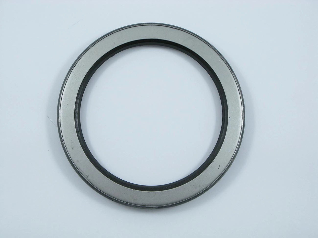 RETENTOR CUBO RODA DIANTEIRO/TRASEIRO FREIO HIDRÁULICO 110,00X140,00X13,00MM TRASEIRA MB 1113/1116/1118/1214 SCANIA 110X140X13MM