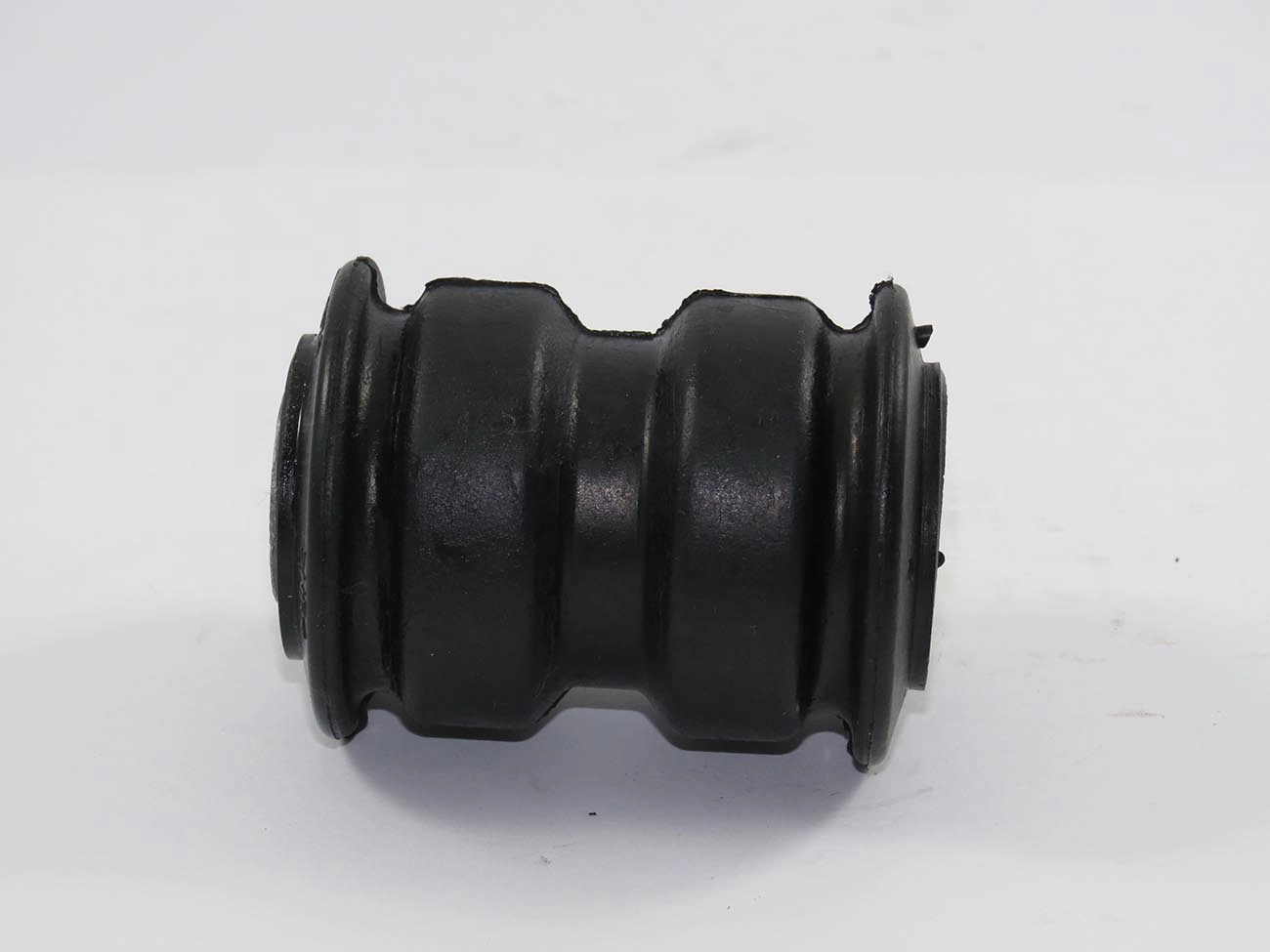 BUCHA DIANTEIRA FEIXE MOLAS TRASEIRO FIAT FIORINO 1994/ - STRADA 1999/ - NOVA STRADA 2020/