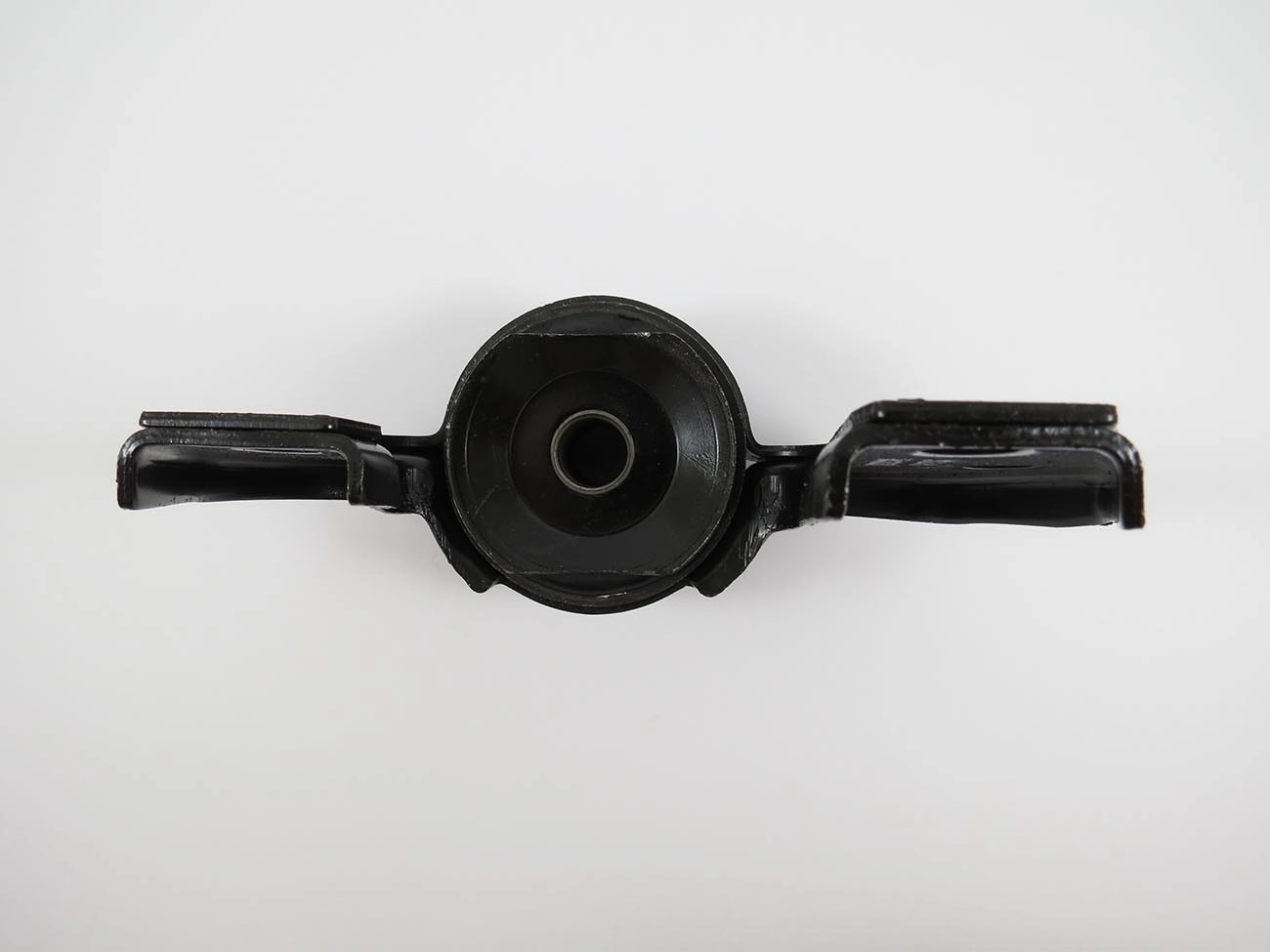 SUPORTE BARRA TENSORA SUSPENSÃO DIANTEIRA LADO DIREITO MORCEGUINHO GM CORSA 05.98/16 CELTA 00/16 PRISMA 06/12
