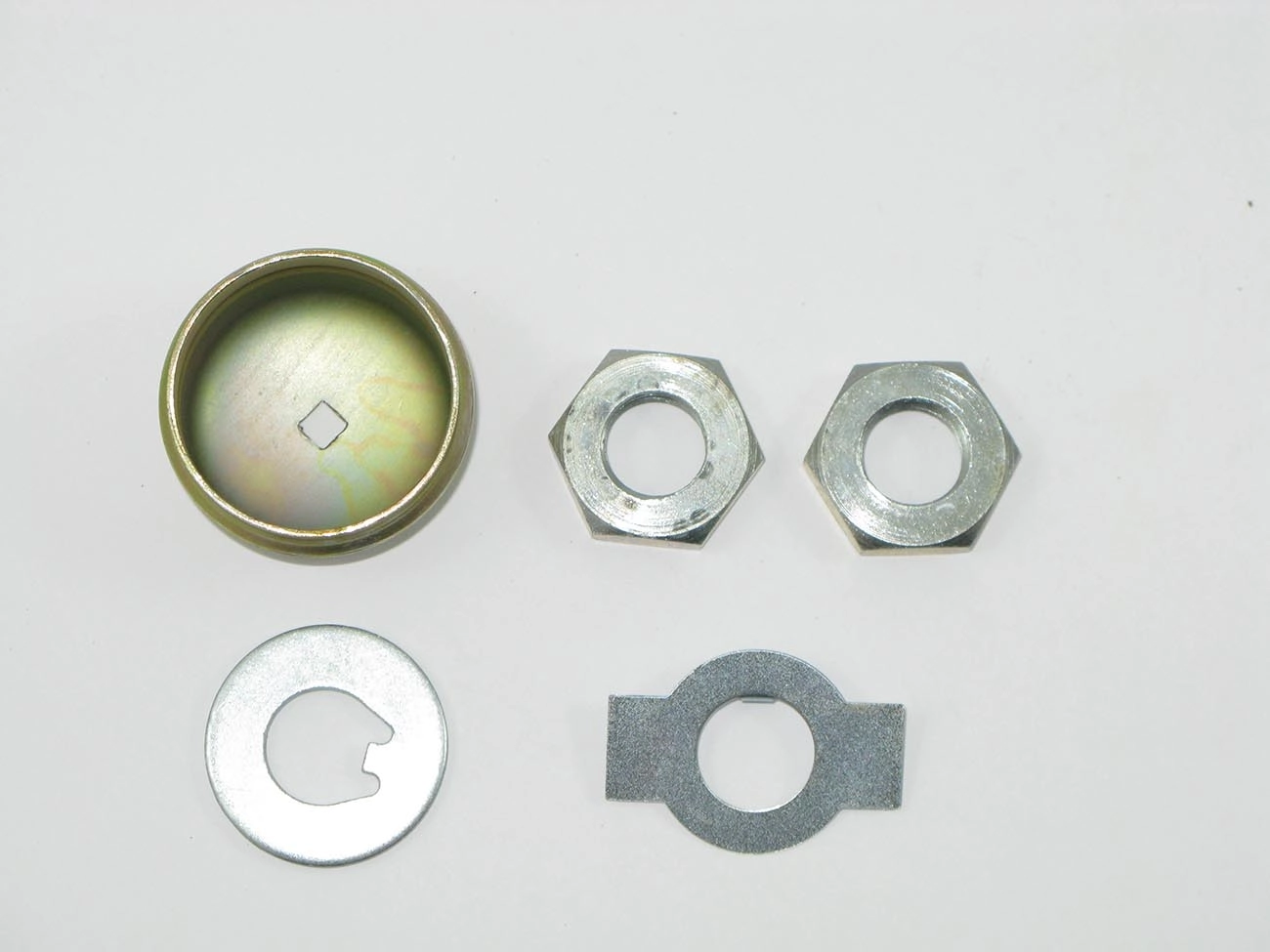KIT CALOTA RODA DIANTEIRA ESQUERDA COM FURO VW FUSCA 79/ ESQUERDO